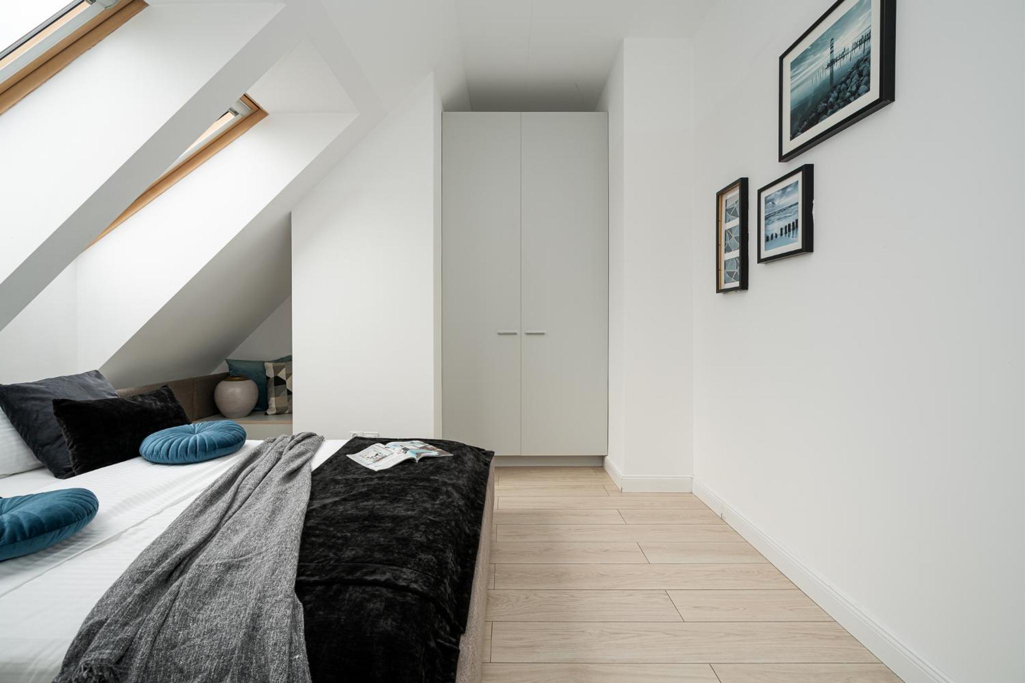 One-Bedroom Apartment - Photo 2