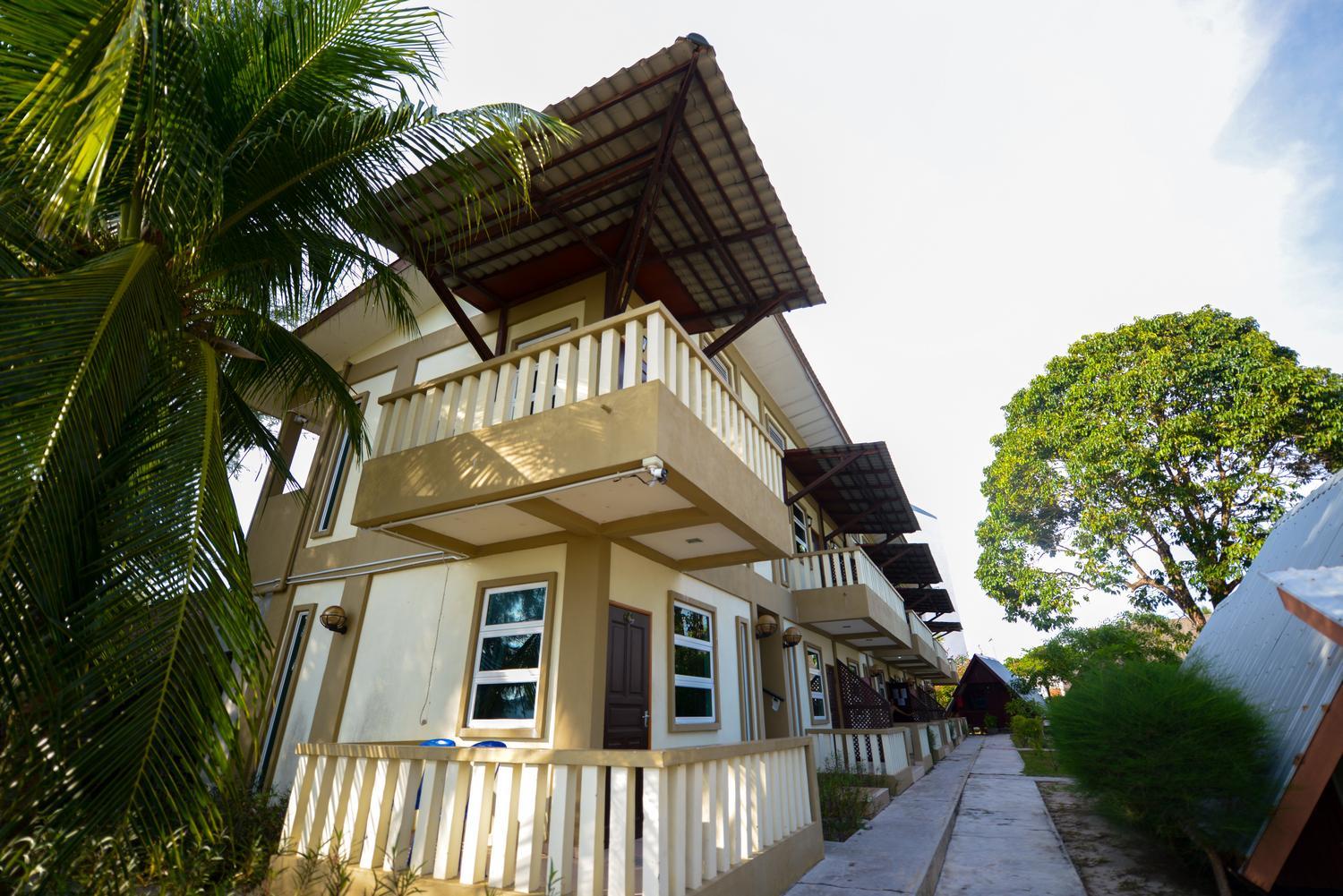 Deluxe Double Room with Side Sea View photo 2