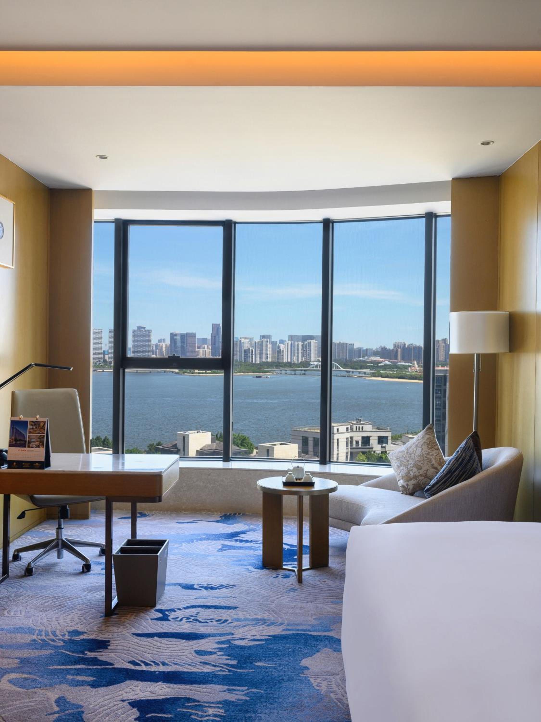Premium Sea View King Room - Photo 4