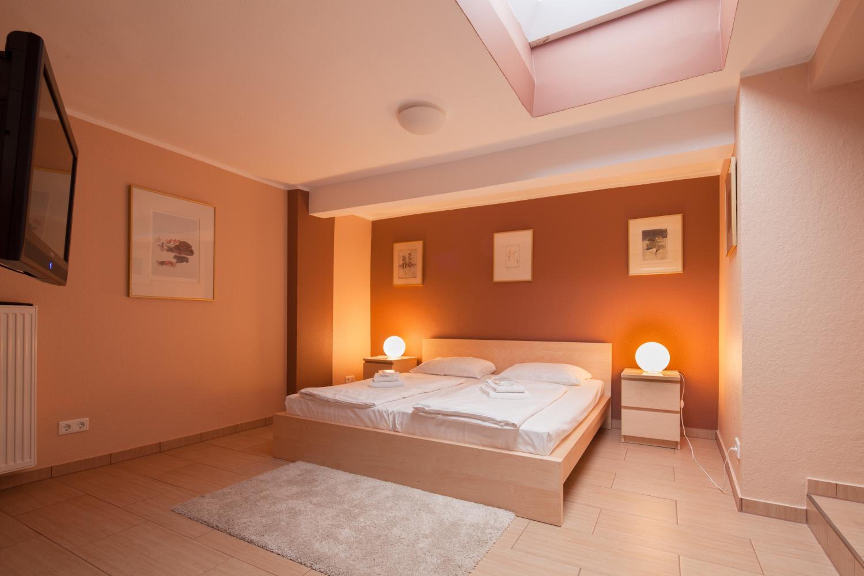 Family Room - Photo 5