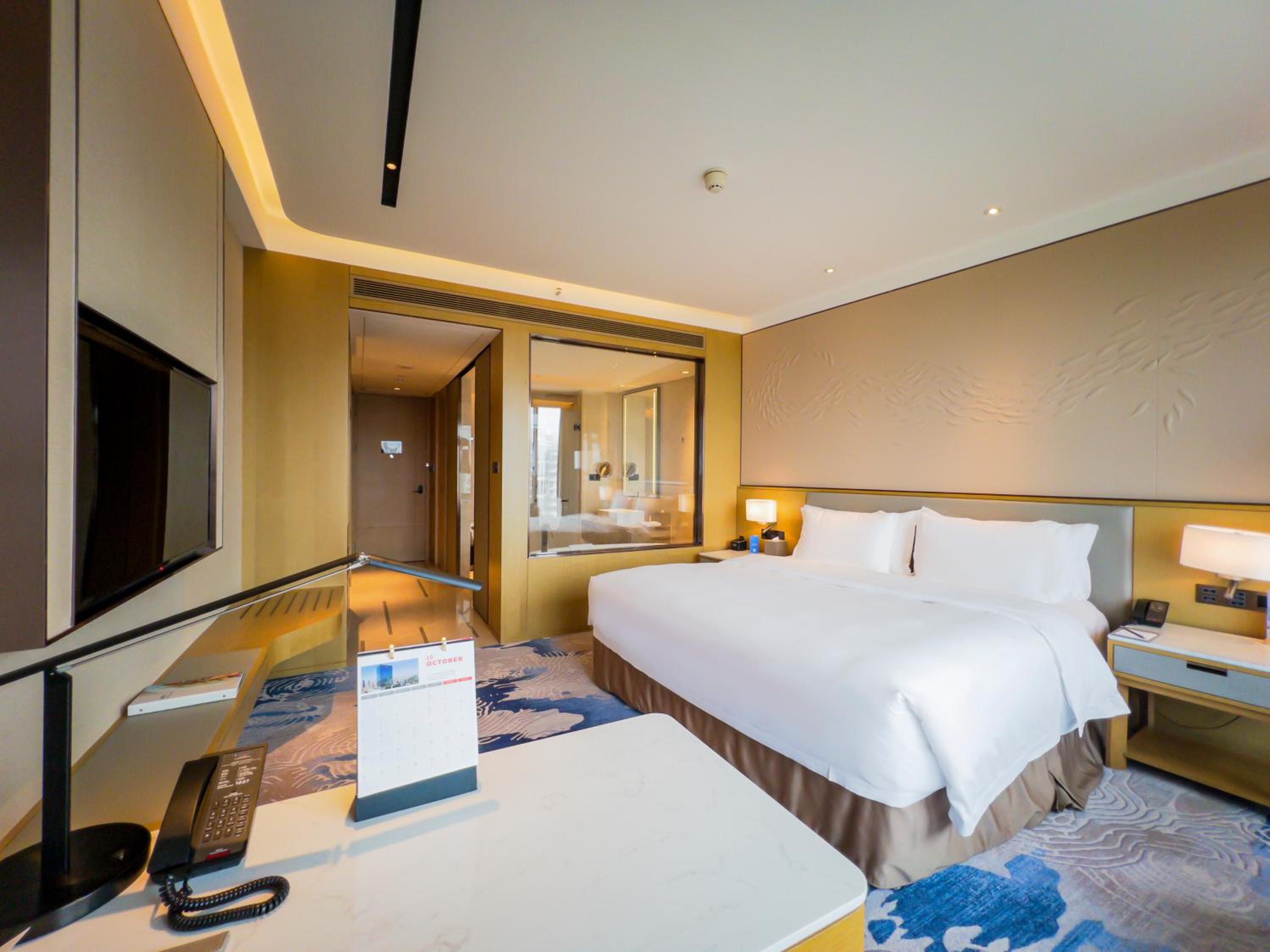 Deluxe King Room 