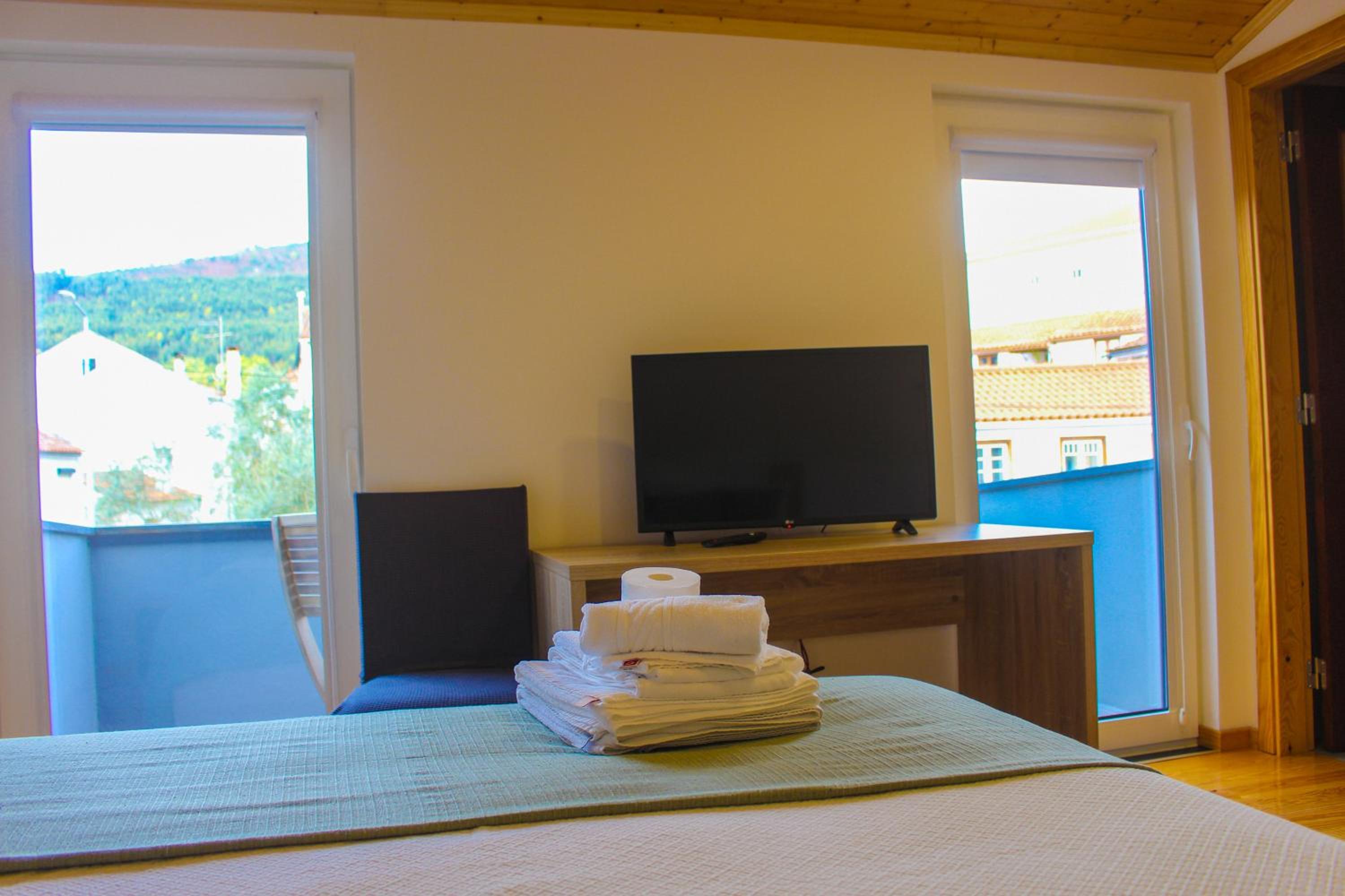 Double Room with Balcony - Photo 5