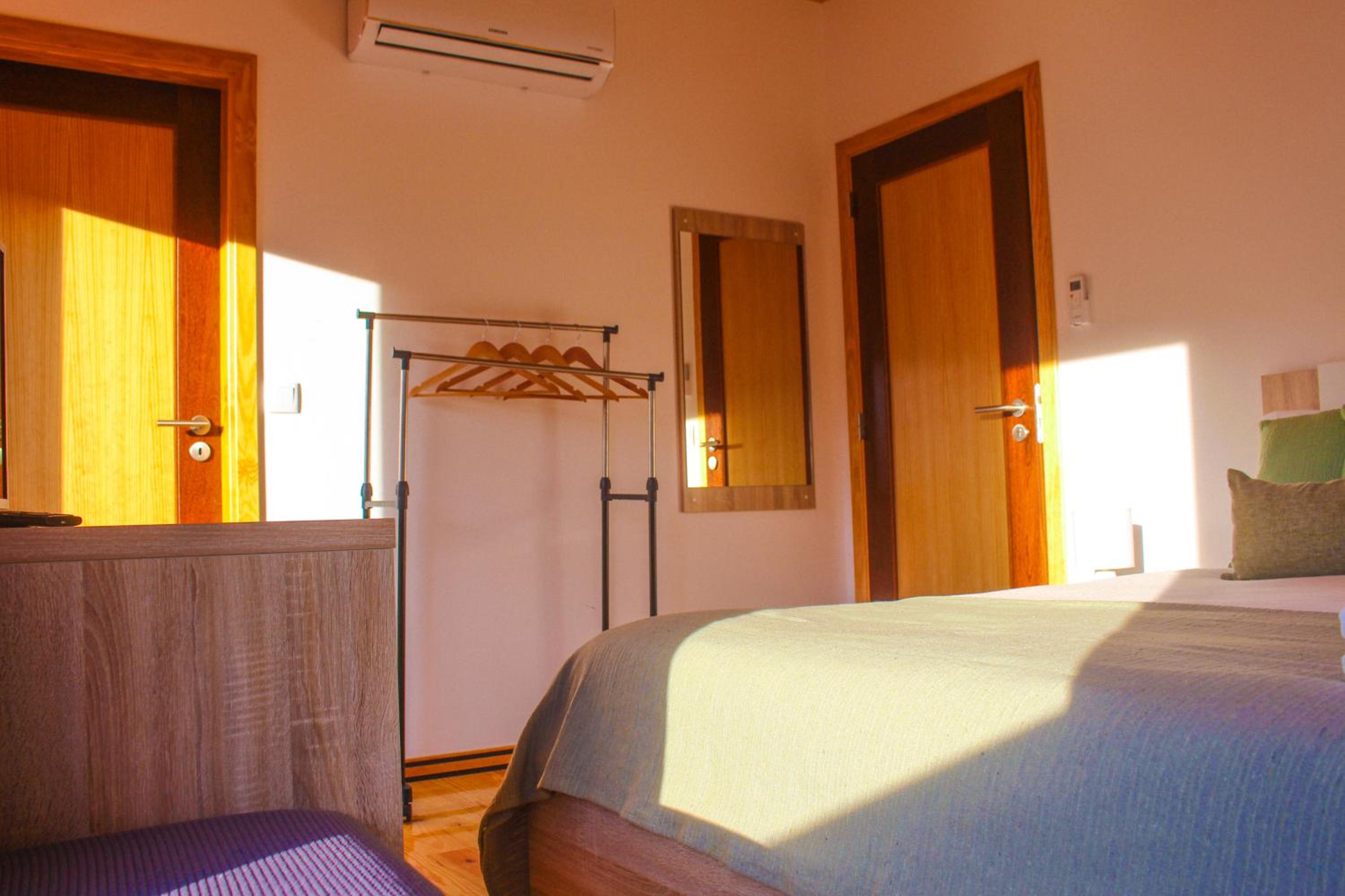 Double Room with Balcony - Photo 3