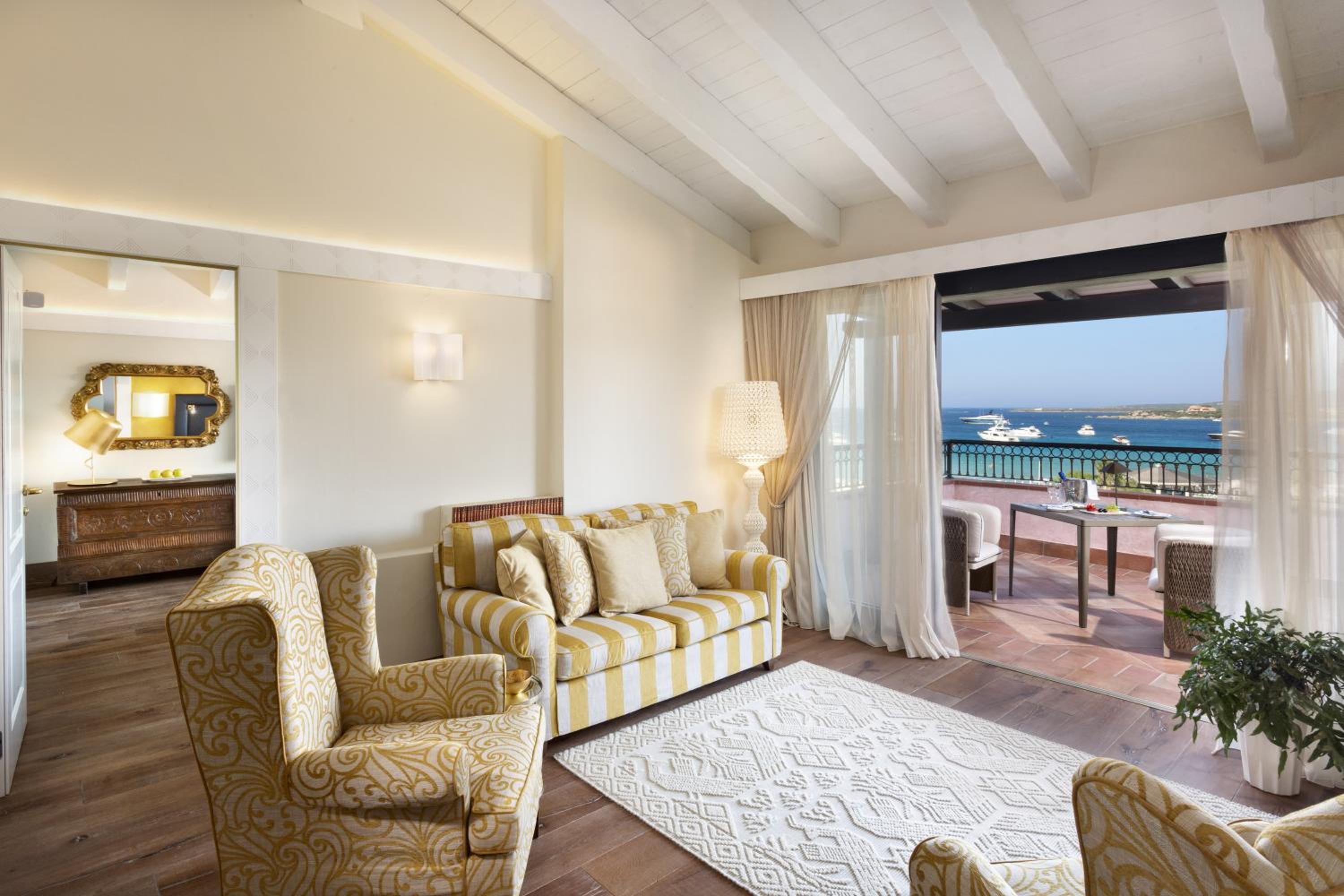 Signature Suite - Photo 5