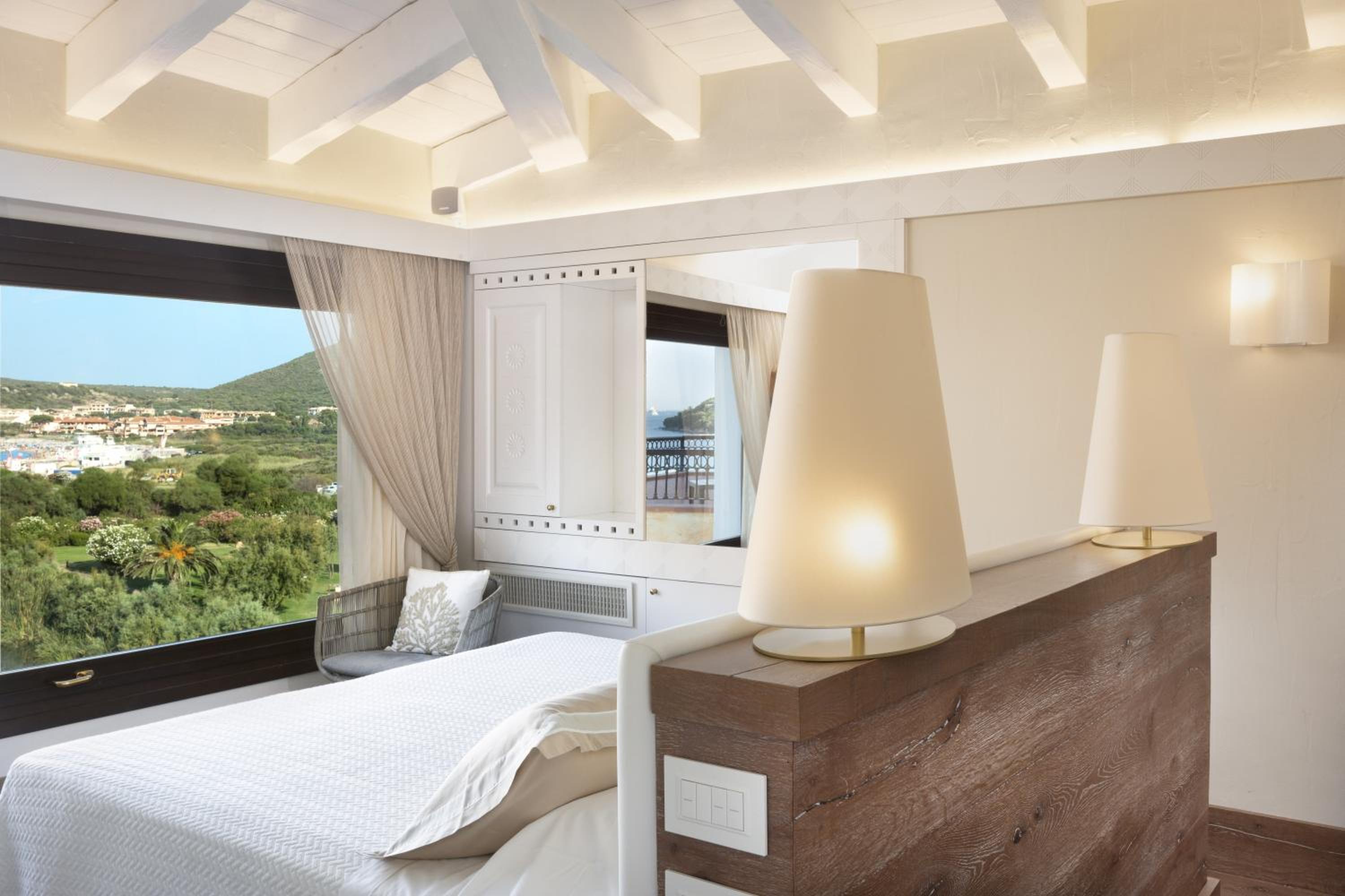 Signature Suite - Photo 6