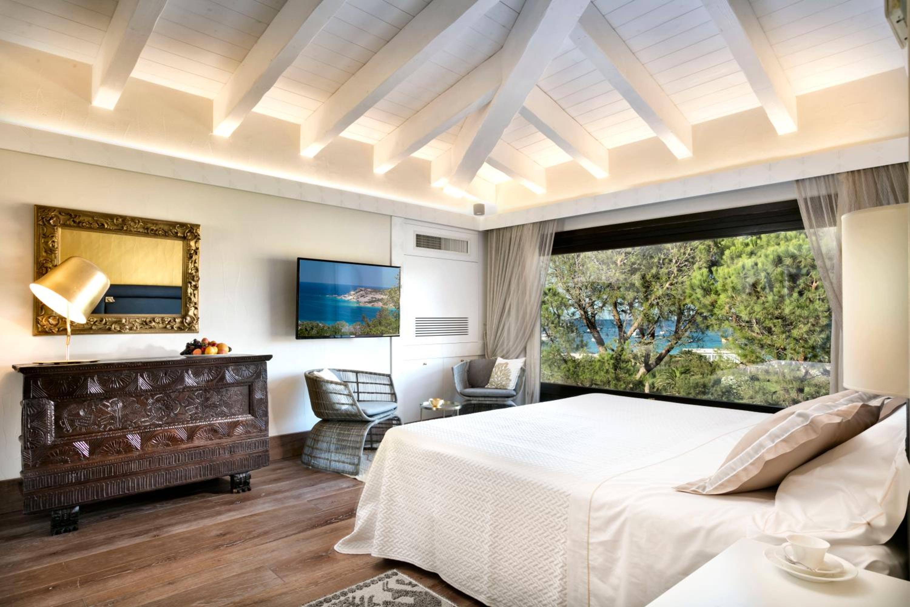 Signature Suite - Photo 7