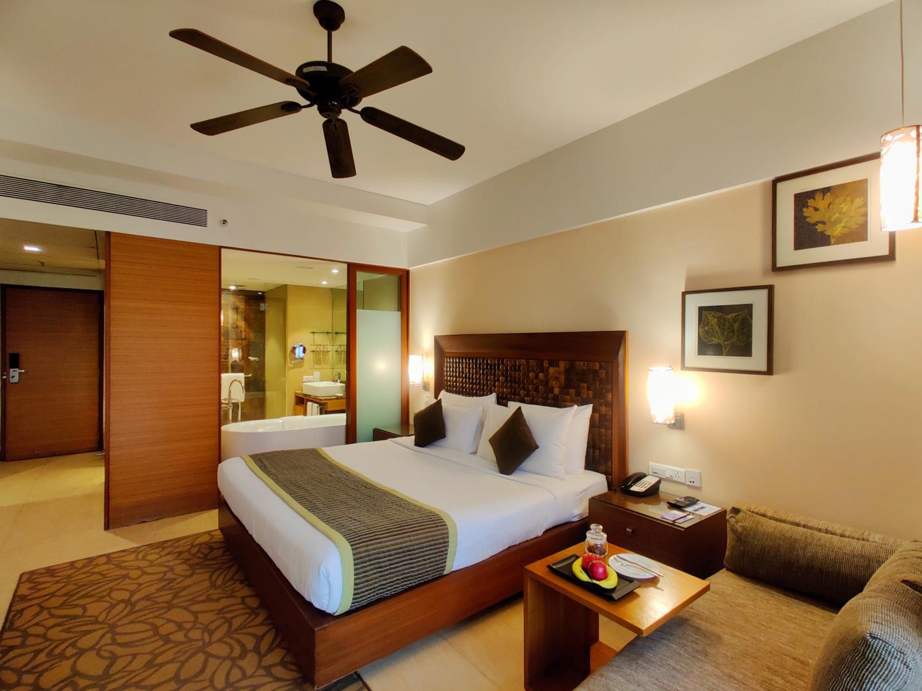 Classic King Room with 20% off on Session on Spa , Food & Beverages and complimentary Access to Water Park Rides - Photo 6
