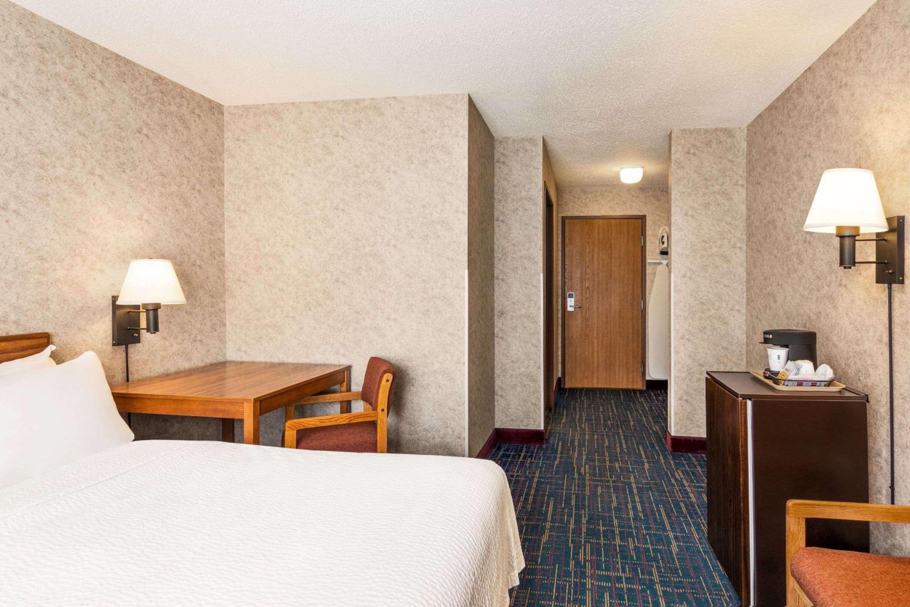 1 Queen Bed, Accessible Room, Non-Smoking - Photo 3