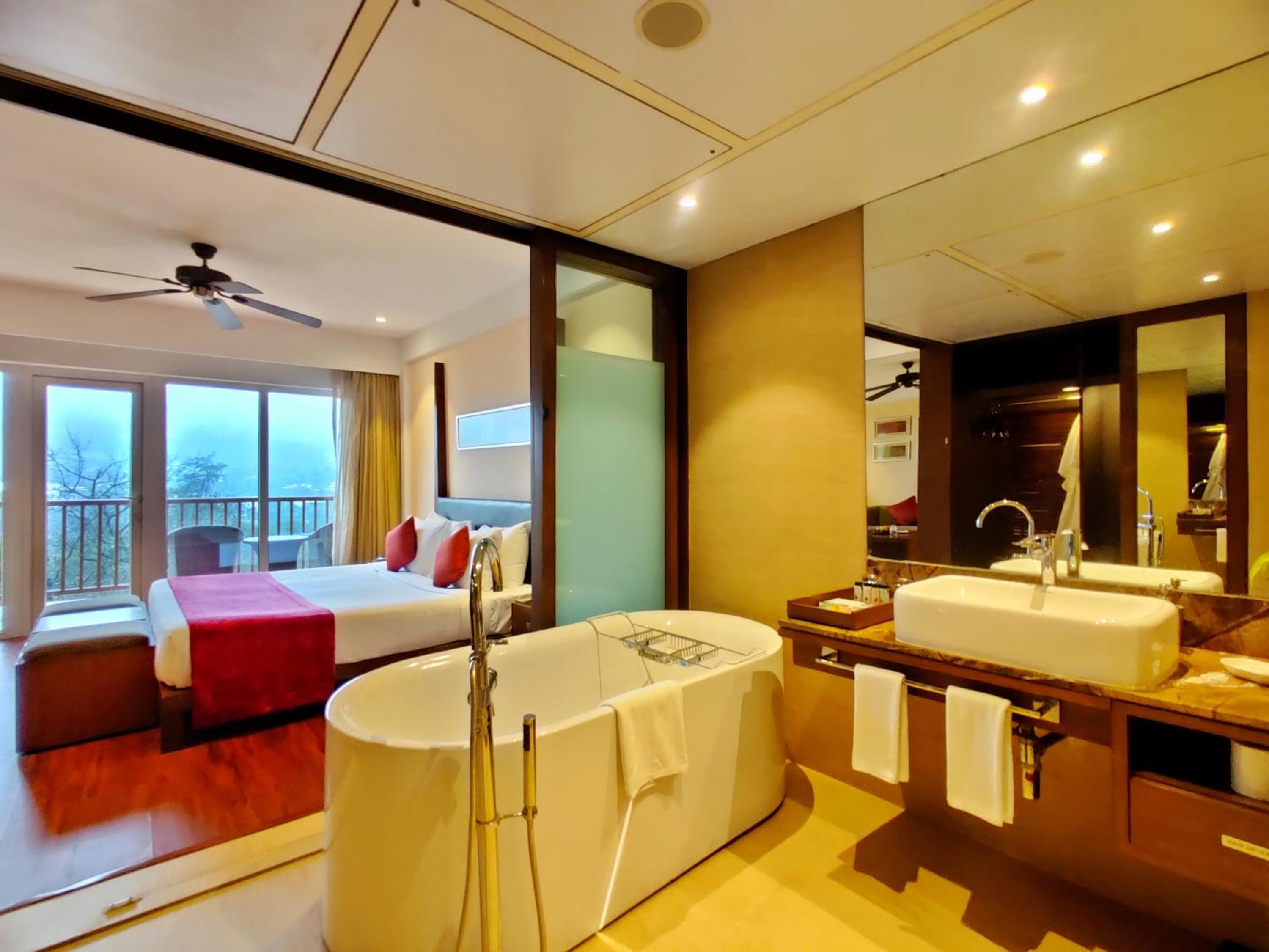Classic Suite with 20% off on Session on Spa , Food & Beverages and complimentary Access to Water Park Rides - Photo 6