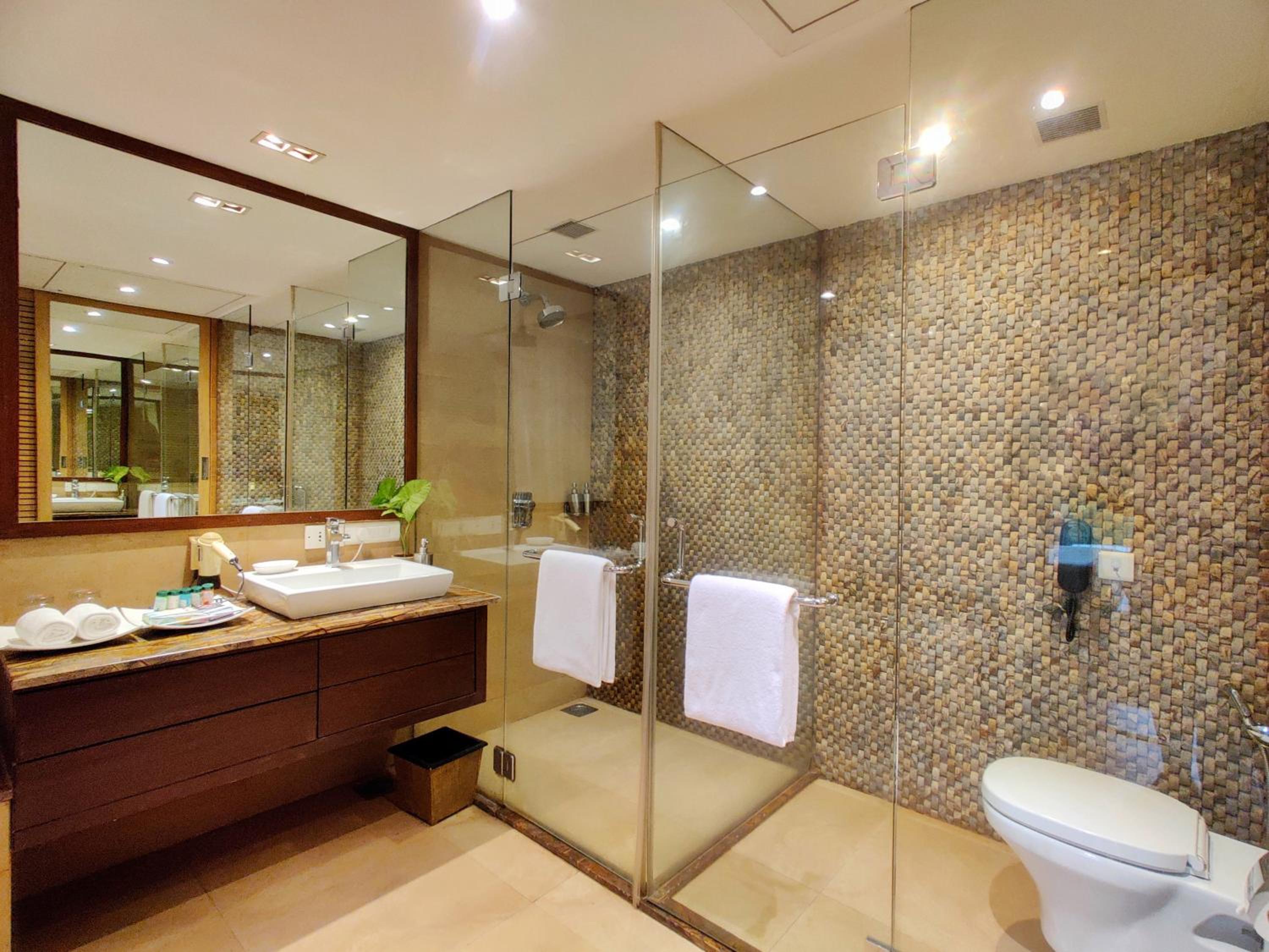 Classic Suite with 20% off on Session on Spa , Food & Beverages and complimentary Access to Water Park Rides - Photo 9