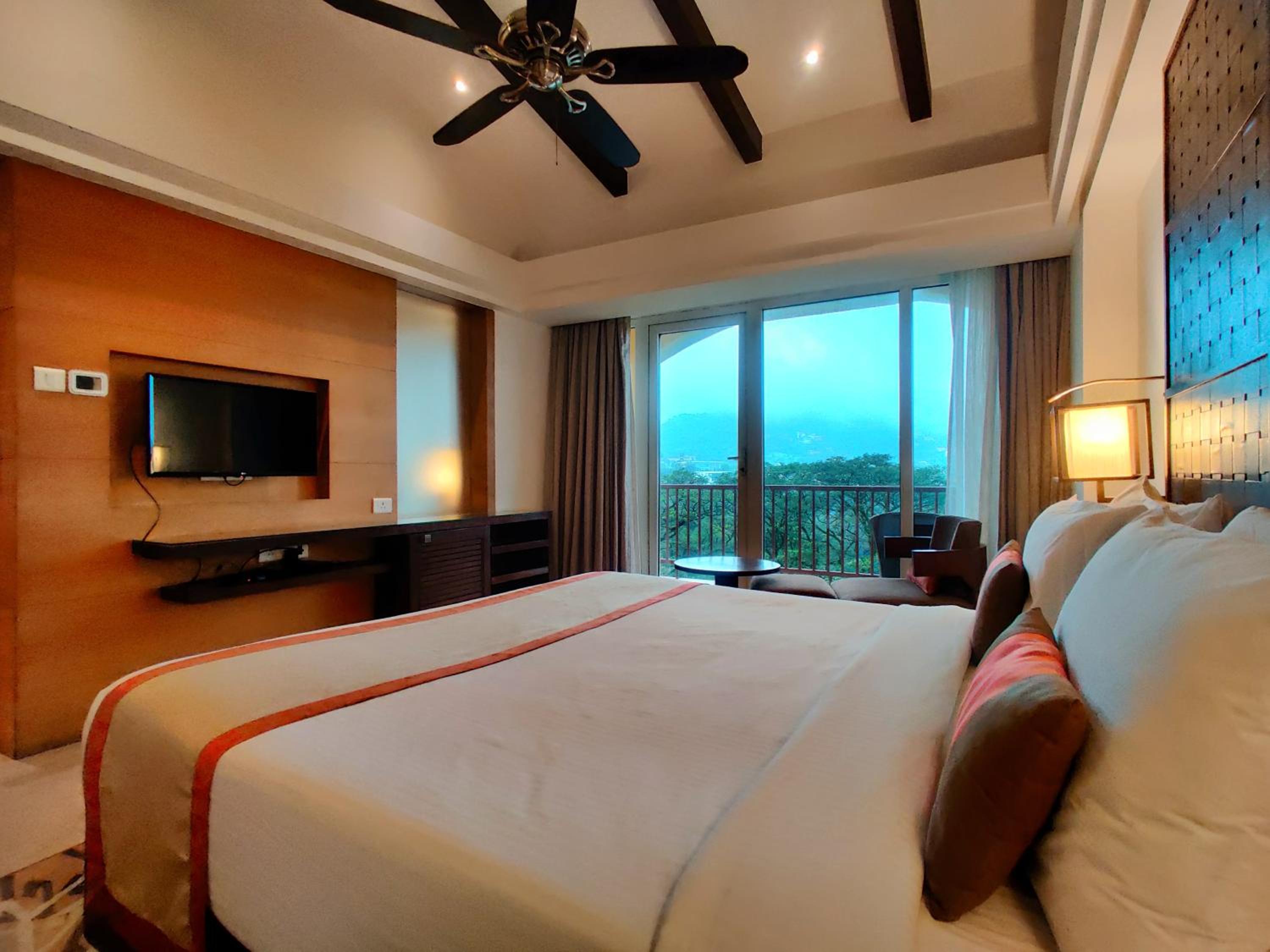 Classic Suite with 20% off on Session on Spa , Food & Beverages and complimentary Access to Water Park Rides - Photo 10