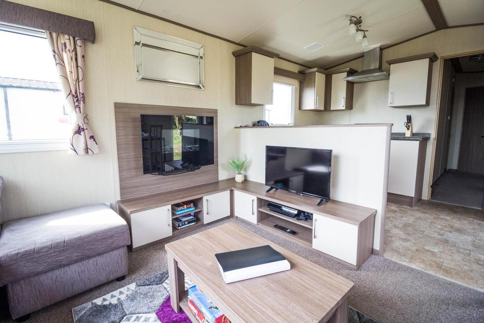 Three-Bedroom Mobile Home photo 1