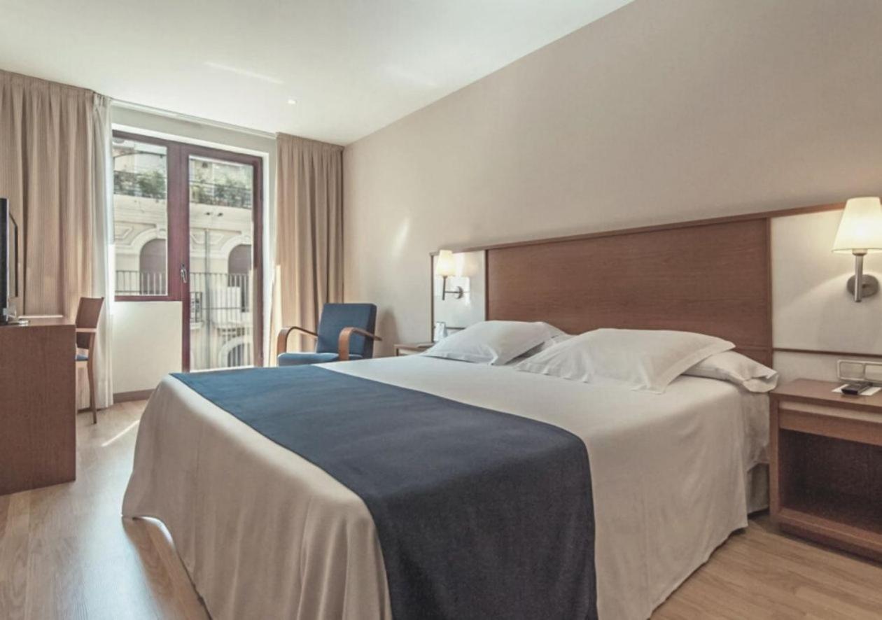 Standard with Balcony (2 Adults) photo 2
