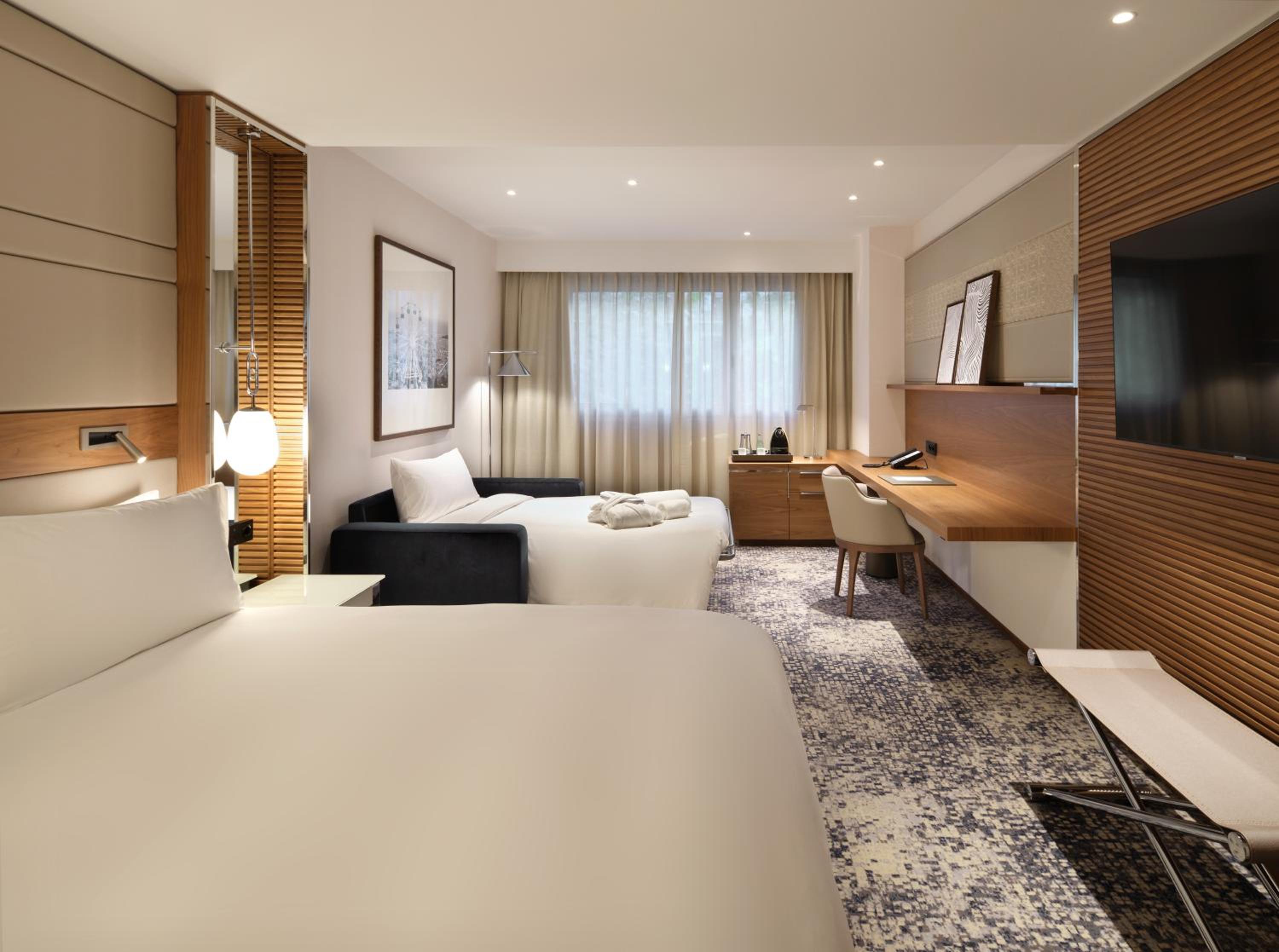 Classic King Room with Sofa Bed photo 2