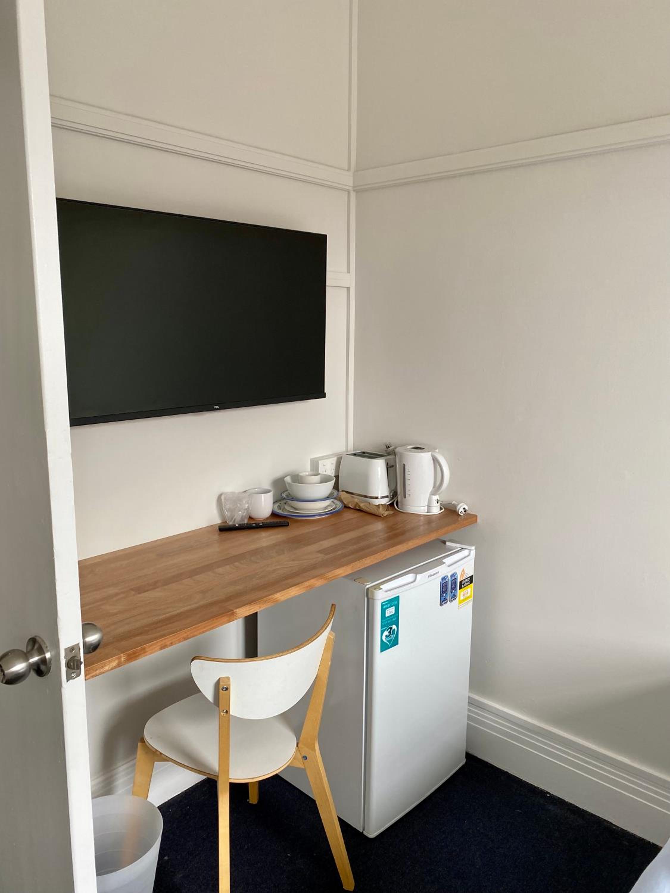 Single Room with Shared Bathroom photo 2