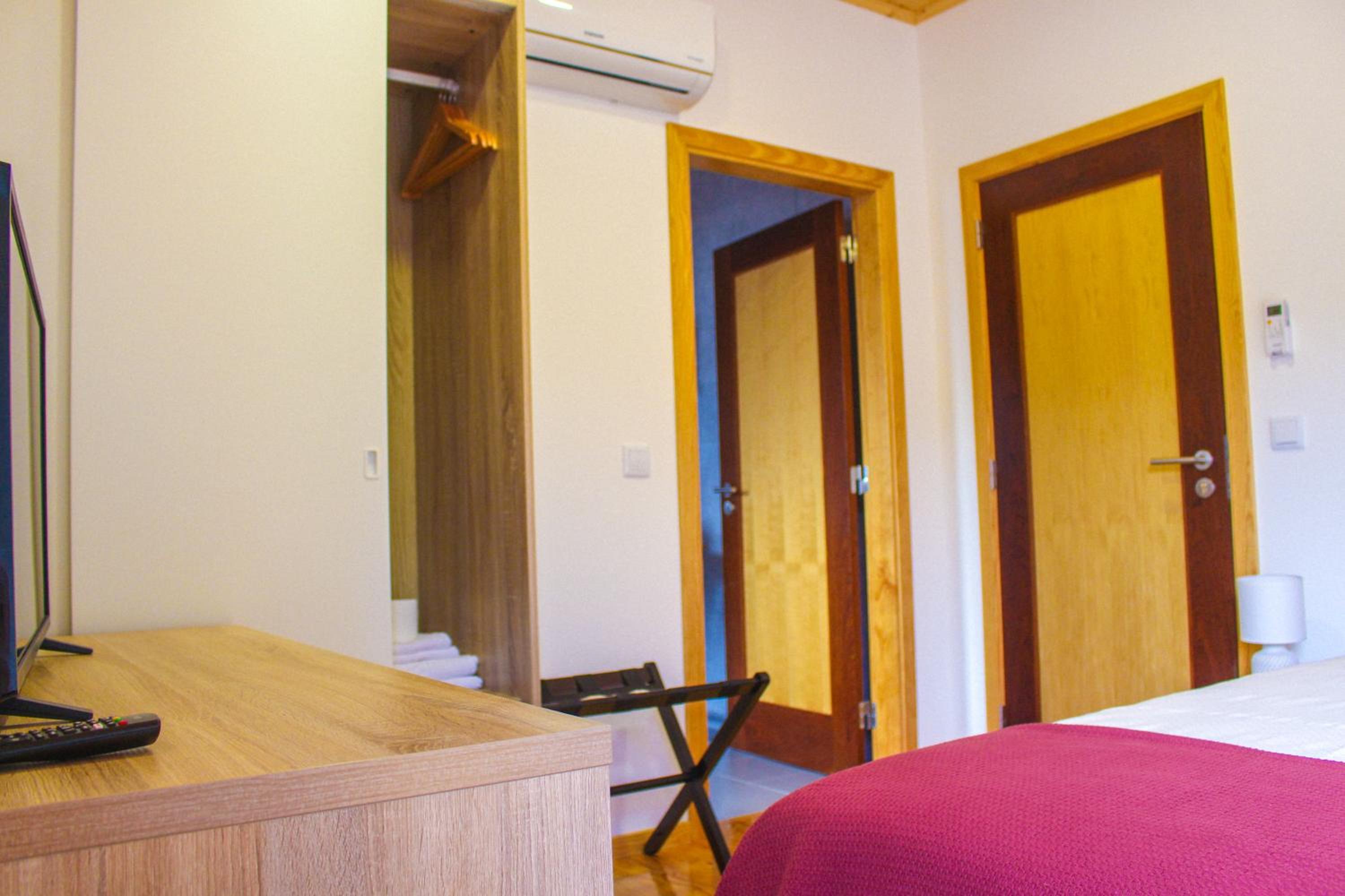 Standard Twin Room with Mountain View - Photo 10