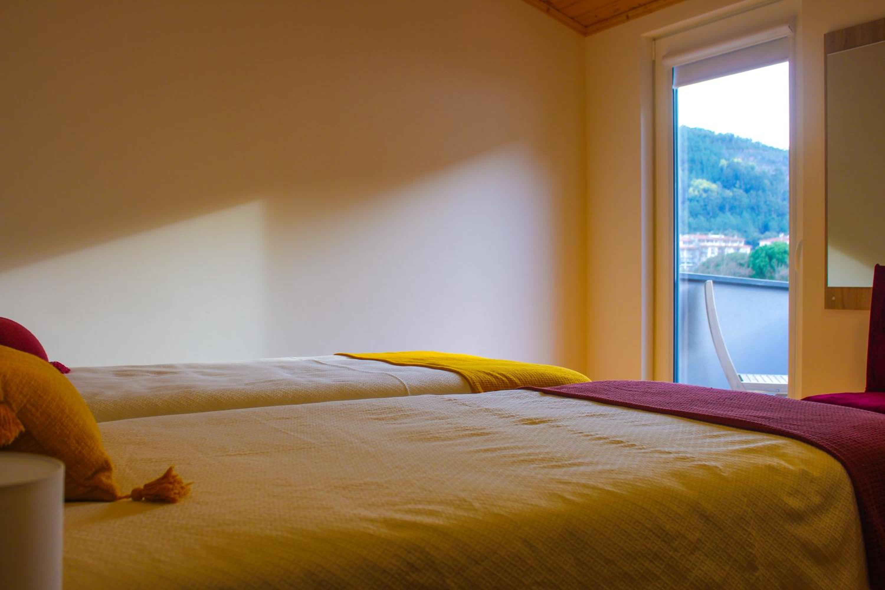 Standard Twin Room with Mountain View - Photo 1