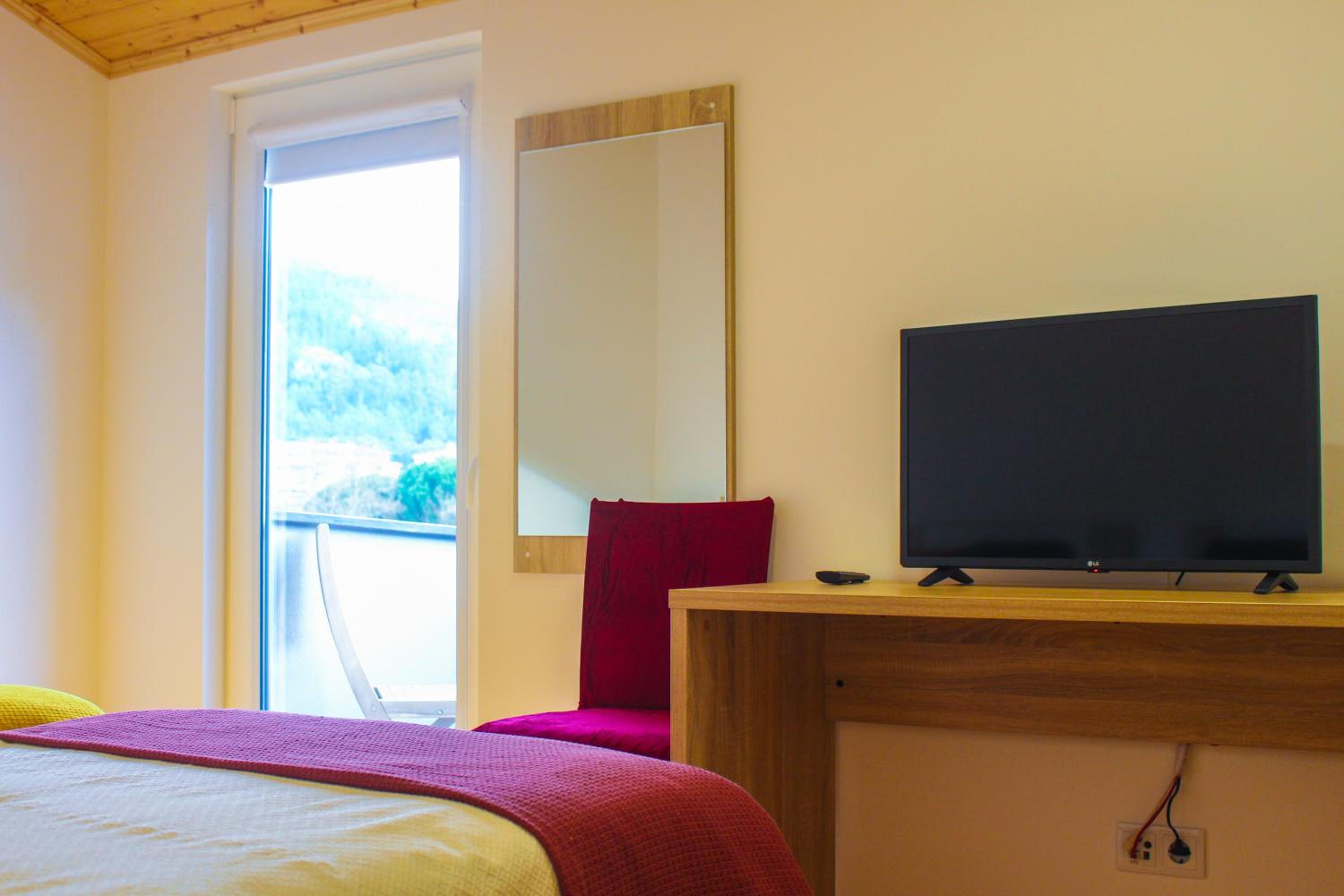 Standard Twin Room with Mountain View - Photo 11