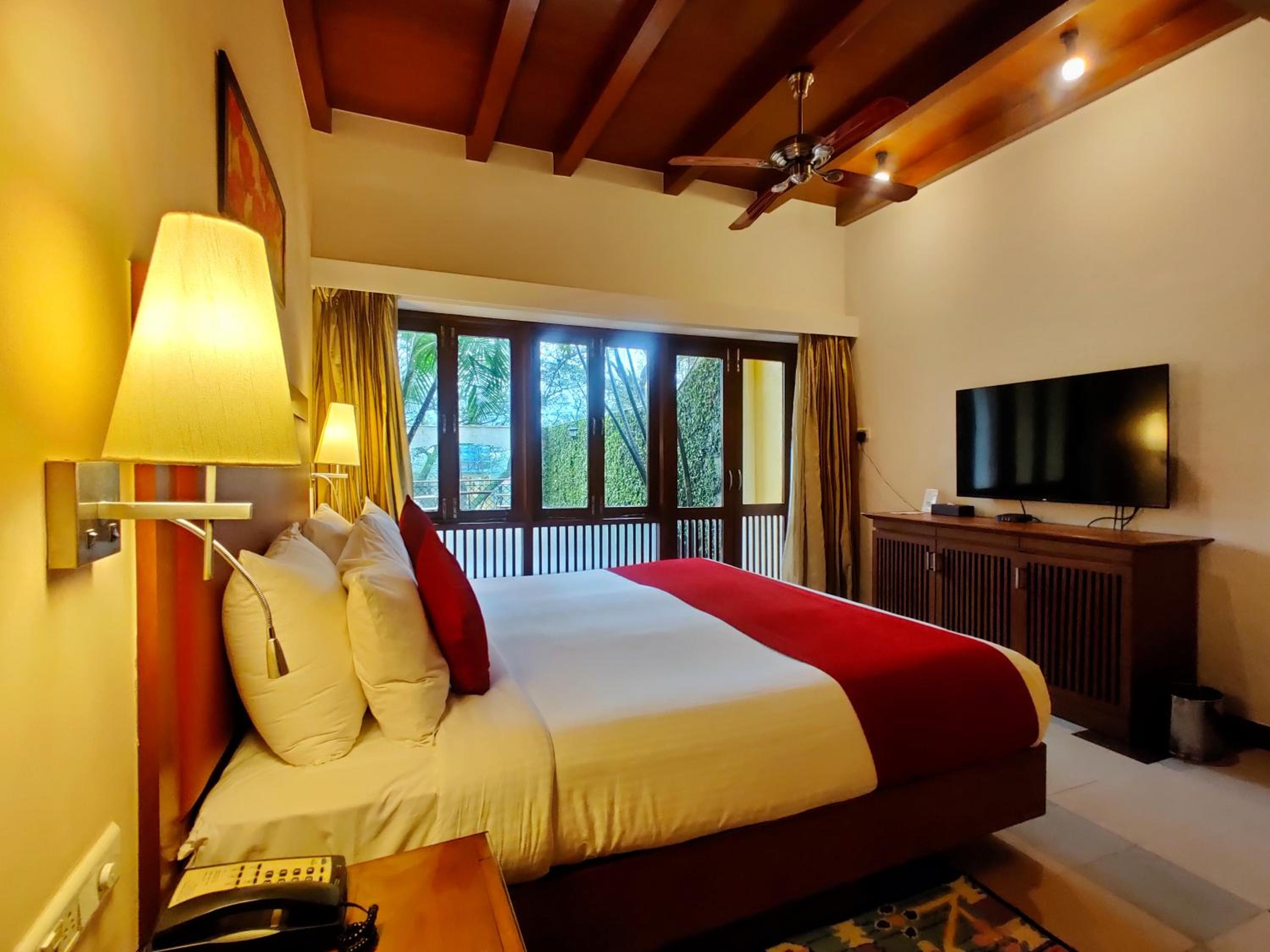 Junior Suite with 20% off on Session on Spa , Food & Beverages and complimentary Access to Water Park Rides - Photo 4