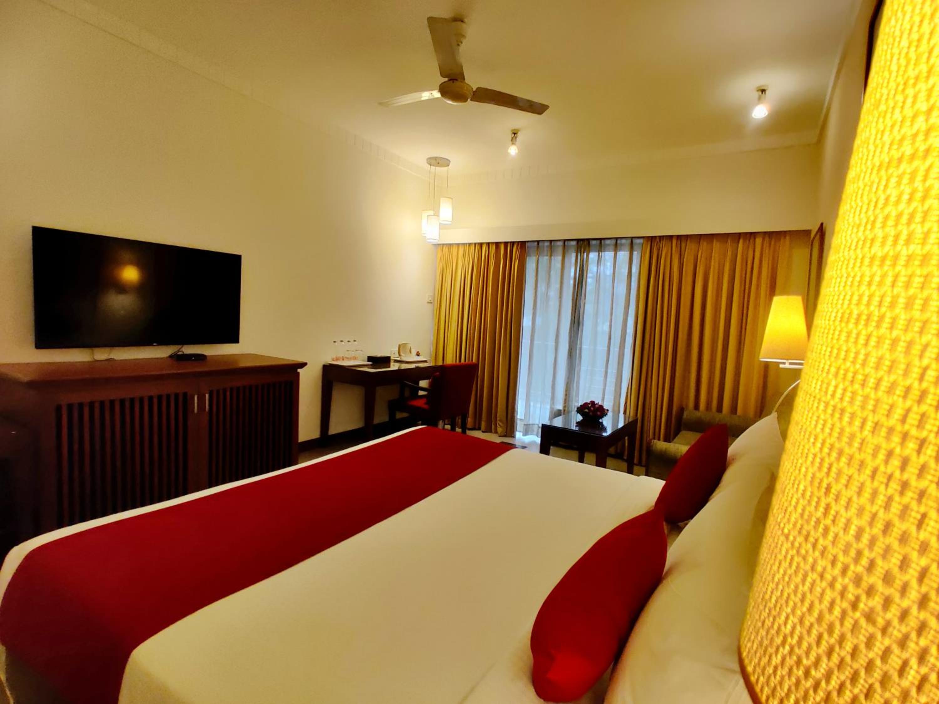 Deluxe King with 20% off on Session on Spa , Food & Beverages and complimentary Access to Water Park Rides - Photo 7