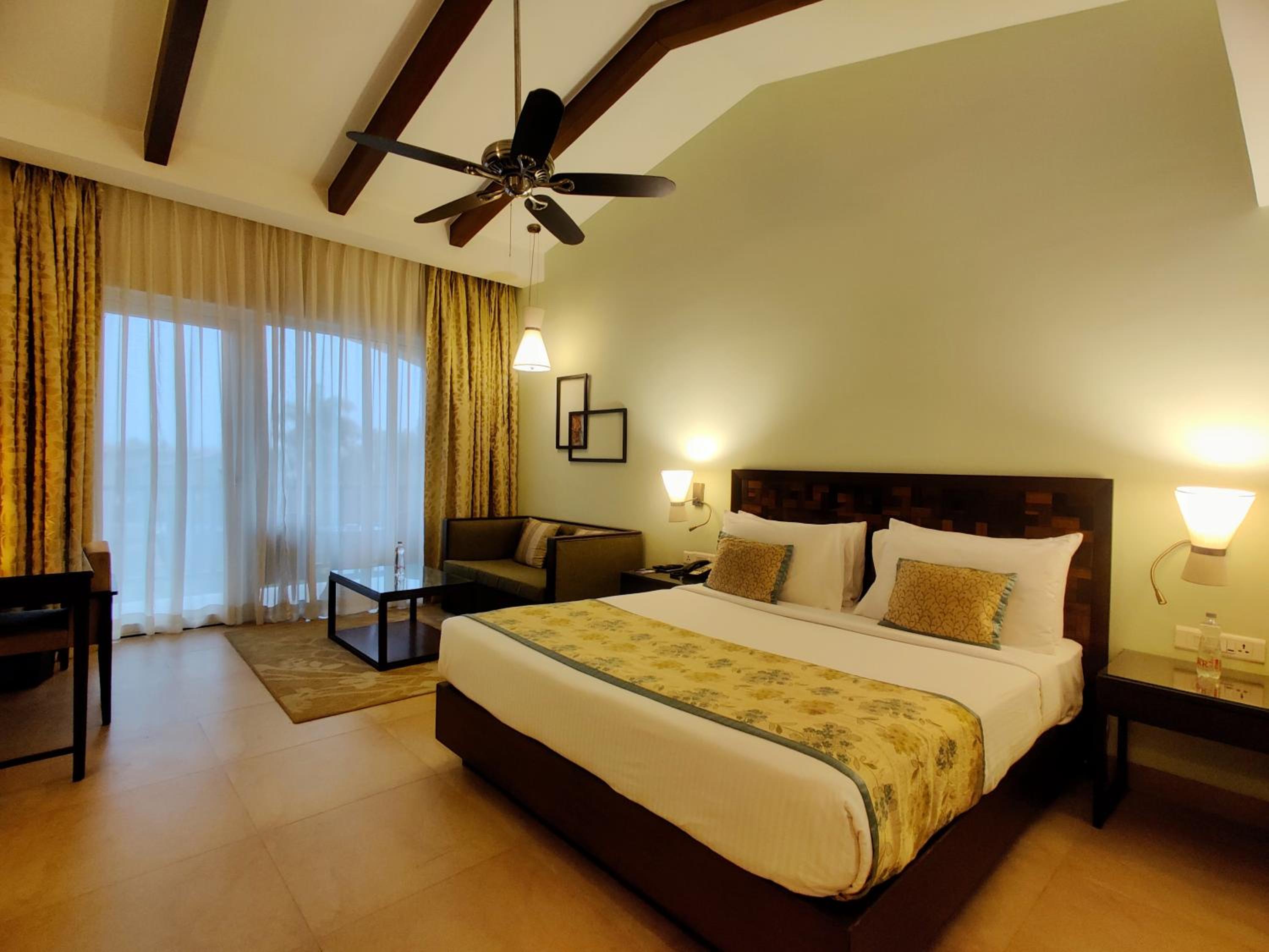 Classic Deluxe King with 20% off on Session on Spa , Food & Beverages and complimentary Access to Water Park Rides - Photo 9