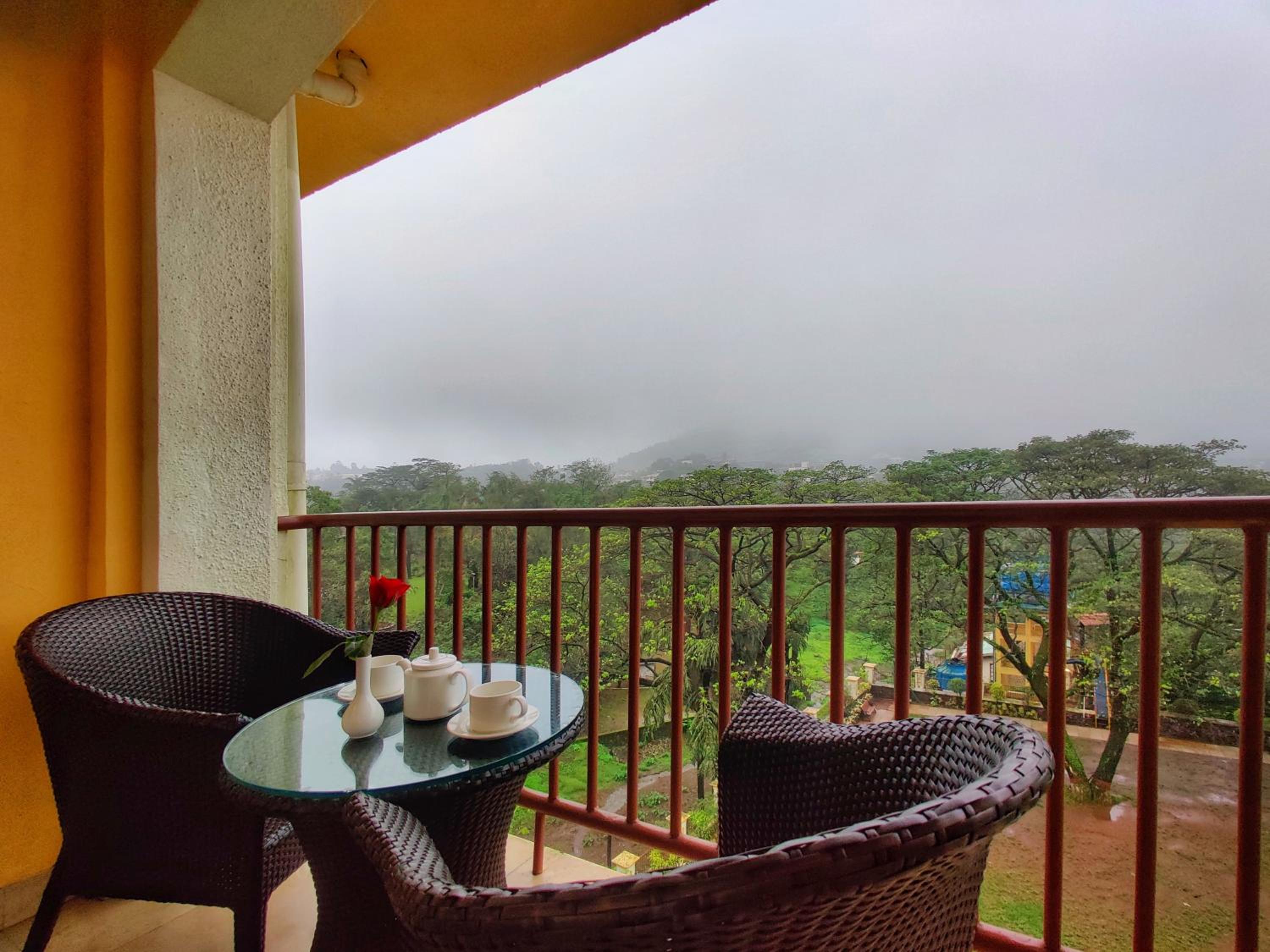 Classic Deluxe King with 20% off on Session on Spa , Food & Beverages and complimentary Access to Water Park Rides - Photo 4