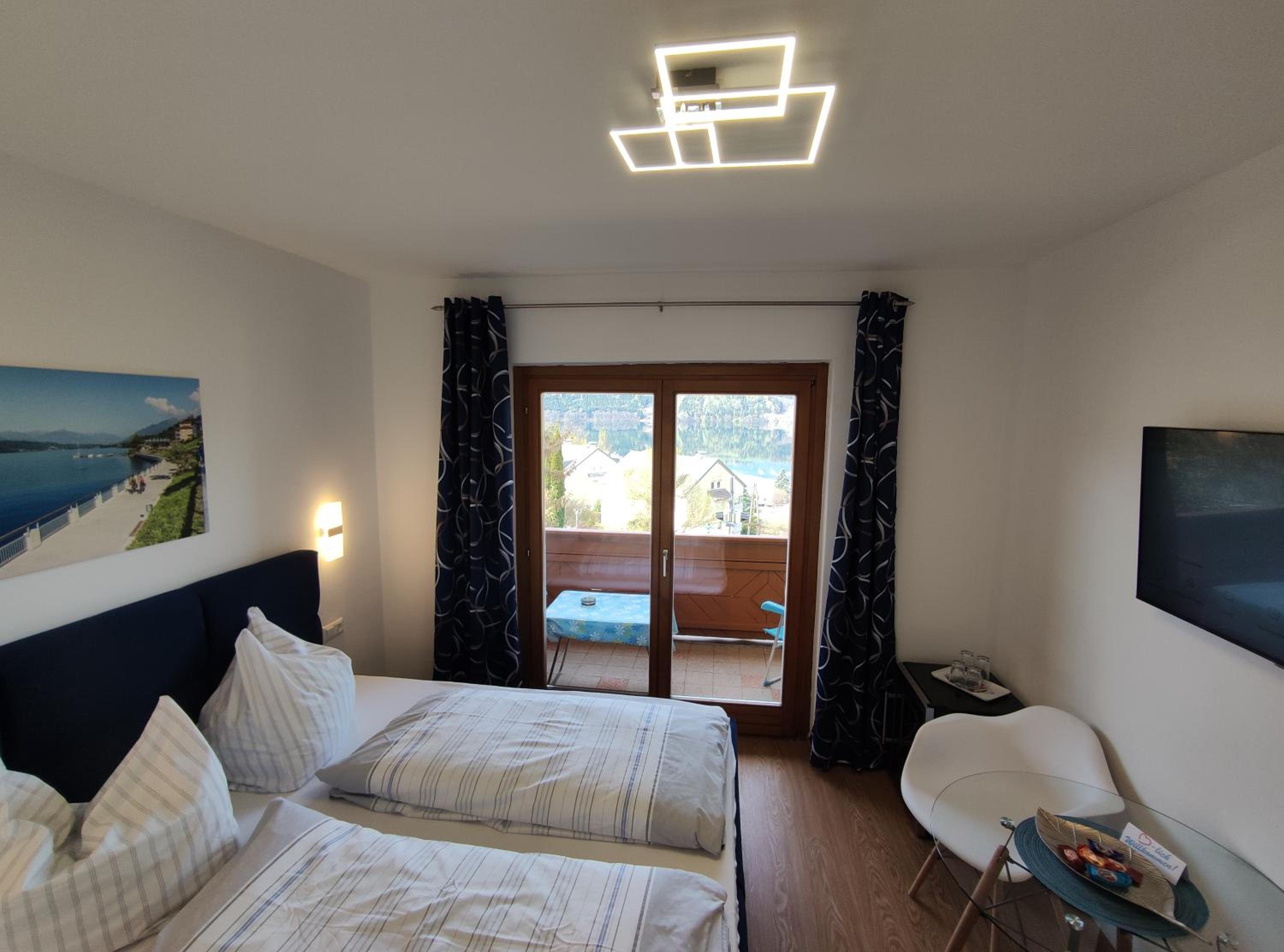 Standard Double Room with Balcony and Lake View photo 1