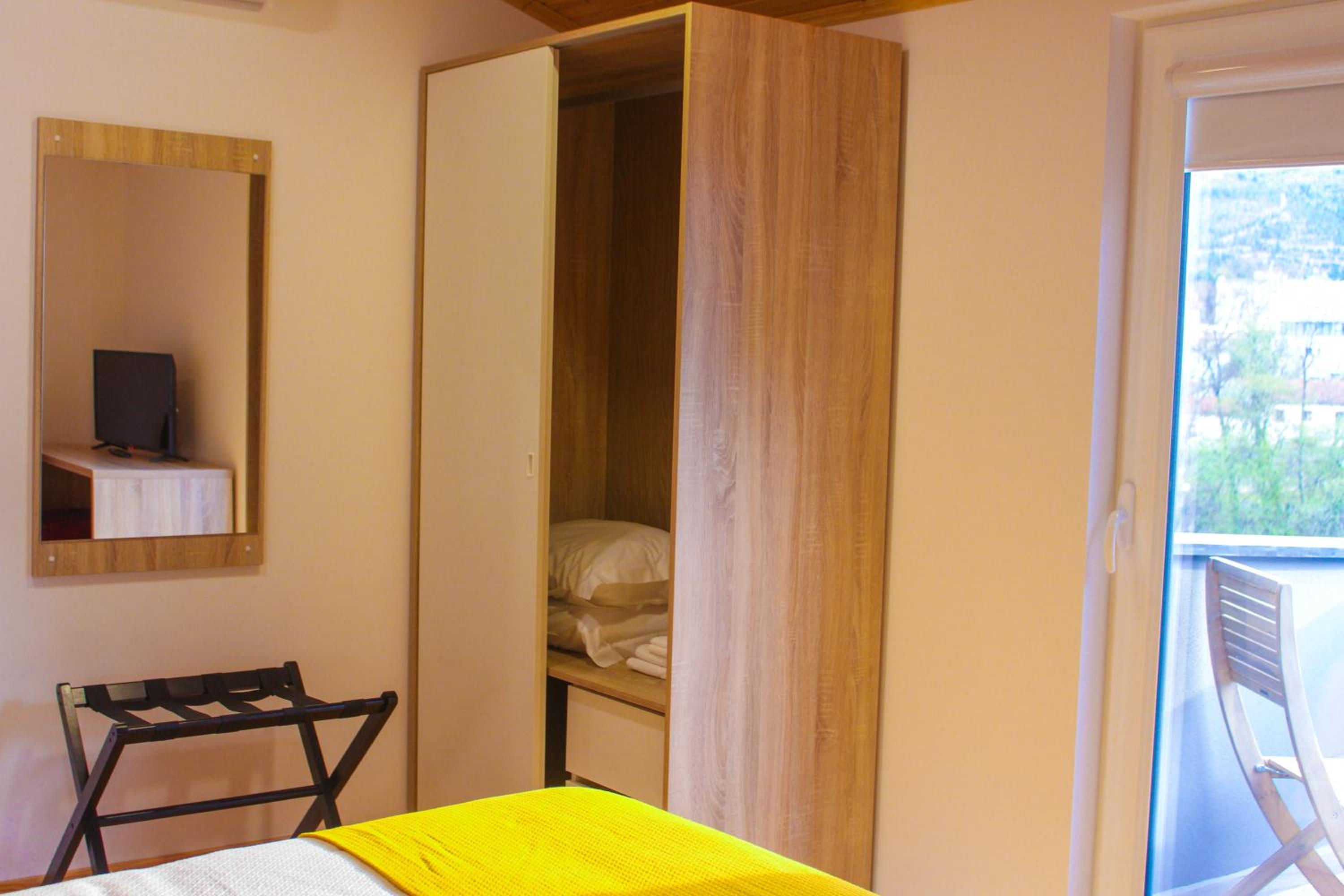 Twin Room with Mountain View - Photo 3