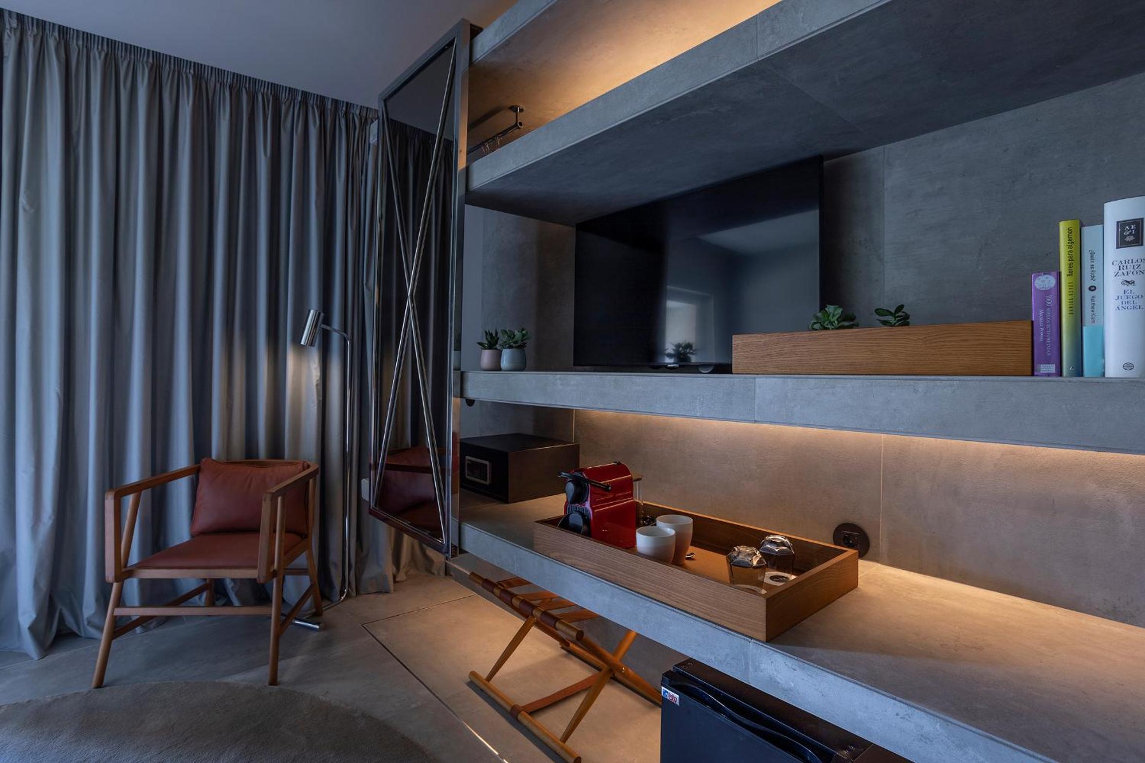 Room with City View - Photo 6