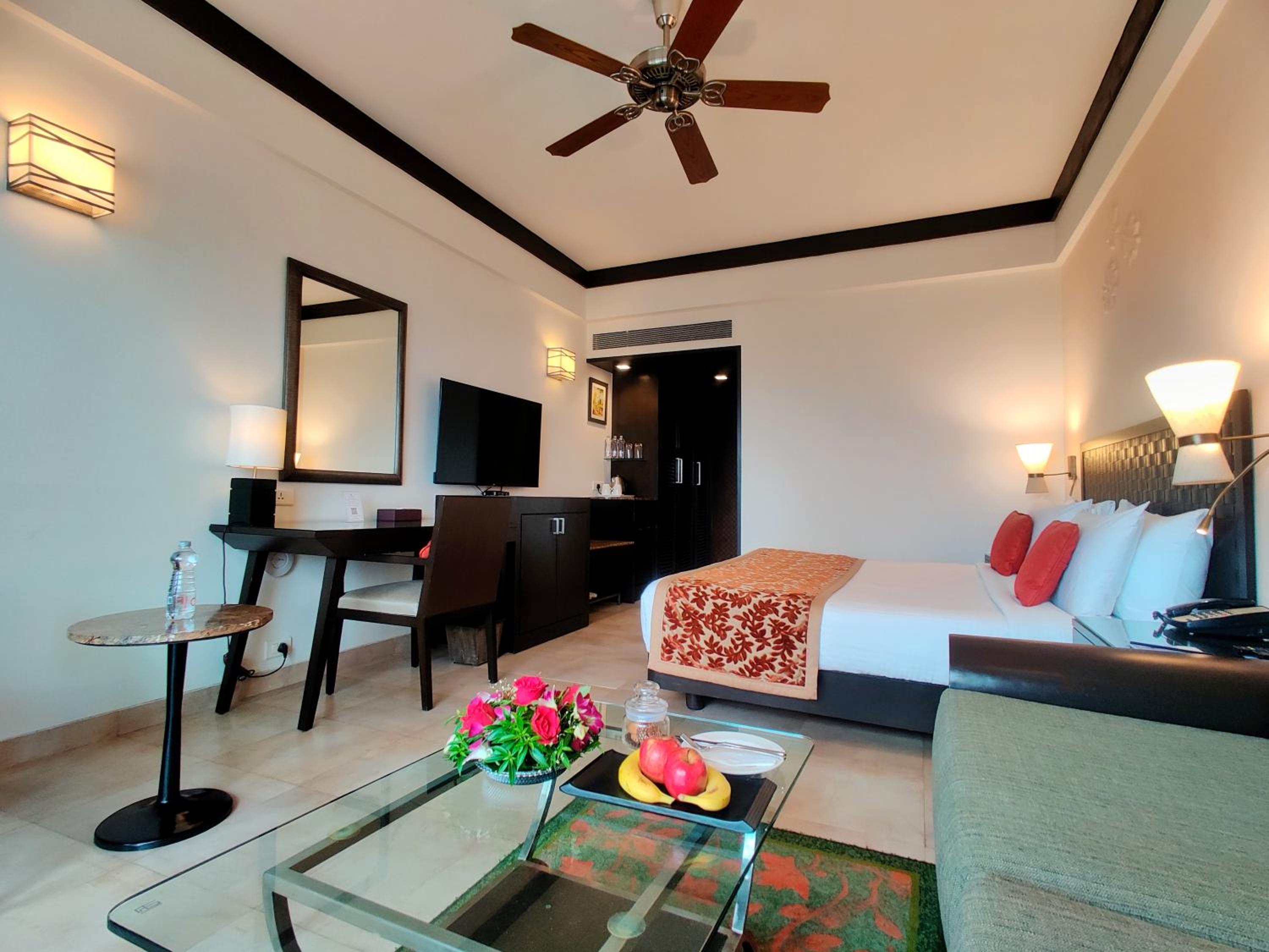 Classic Premium King with 20% off on Session on Spa , Food & Beverages and complimentary Access to Water Park Rides - Photo 3