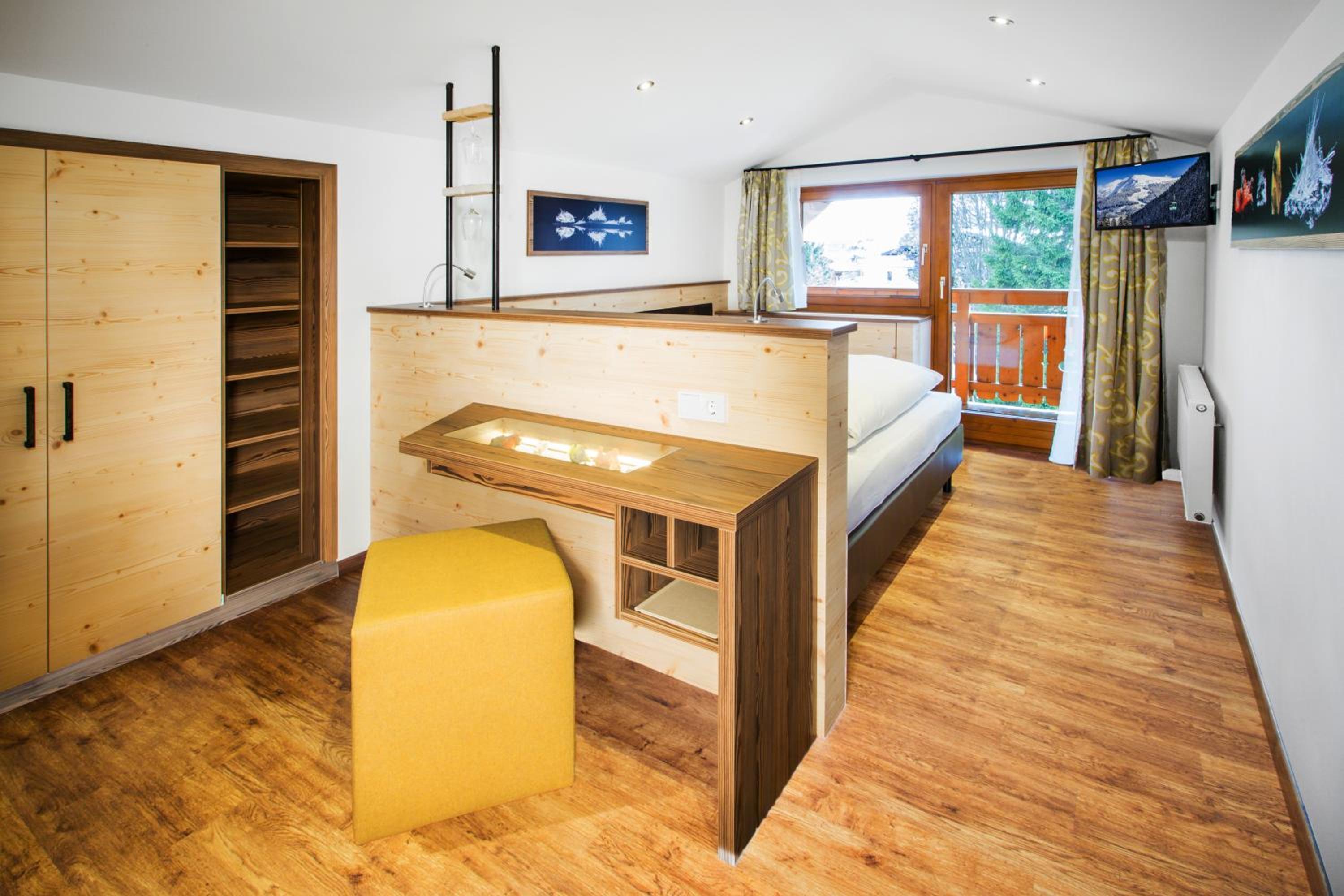 Studio Apartment with Balcony photo 1