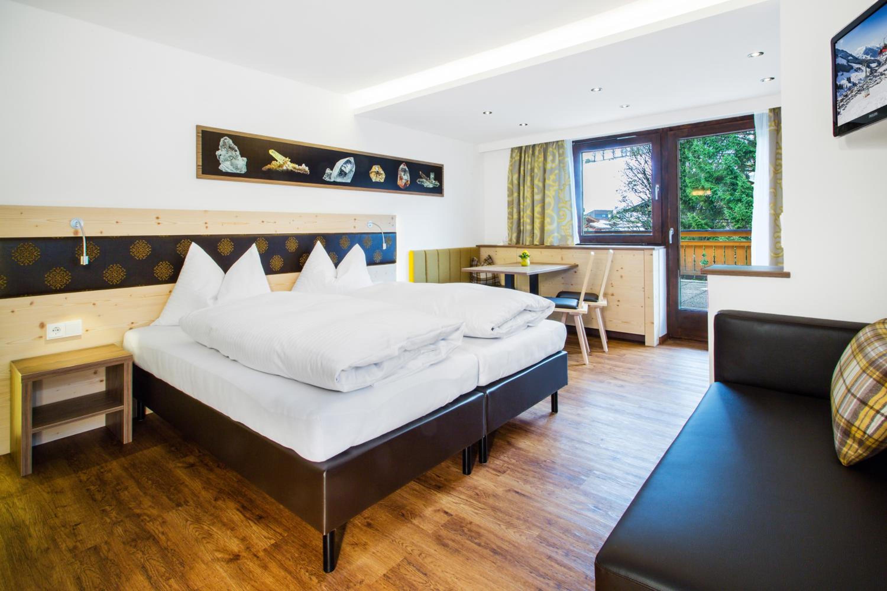 Studio Apartment with Terrace photo 1