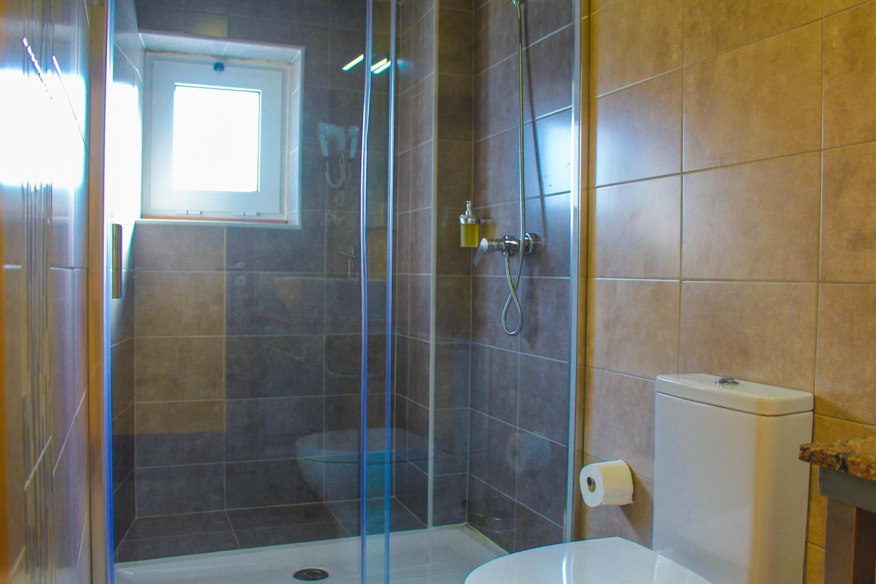 Economy Twin Room - Photo 9