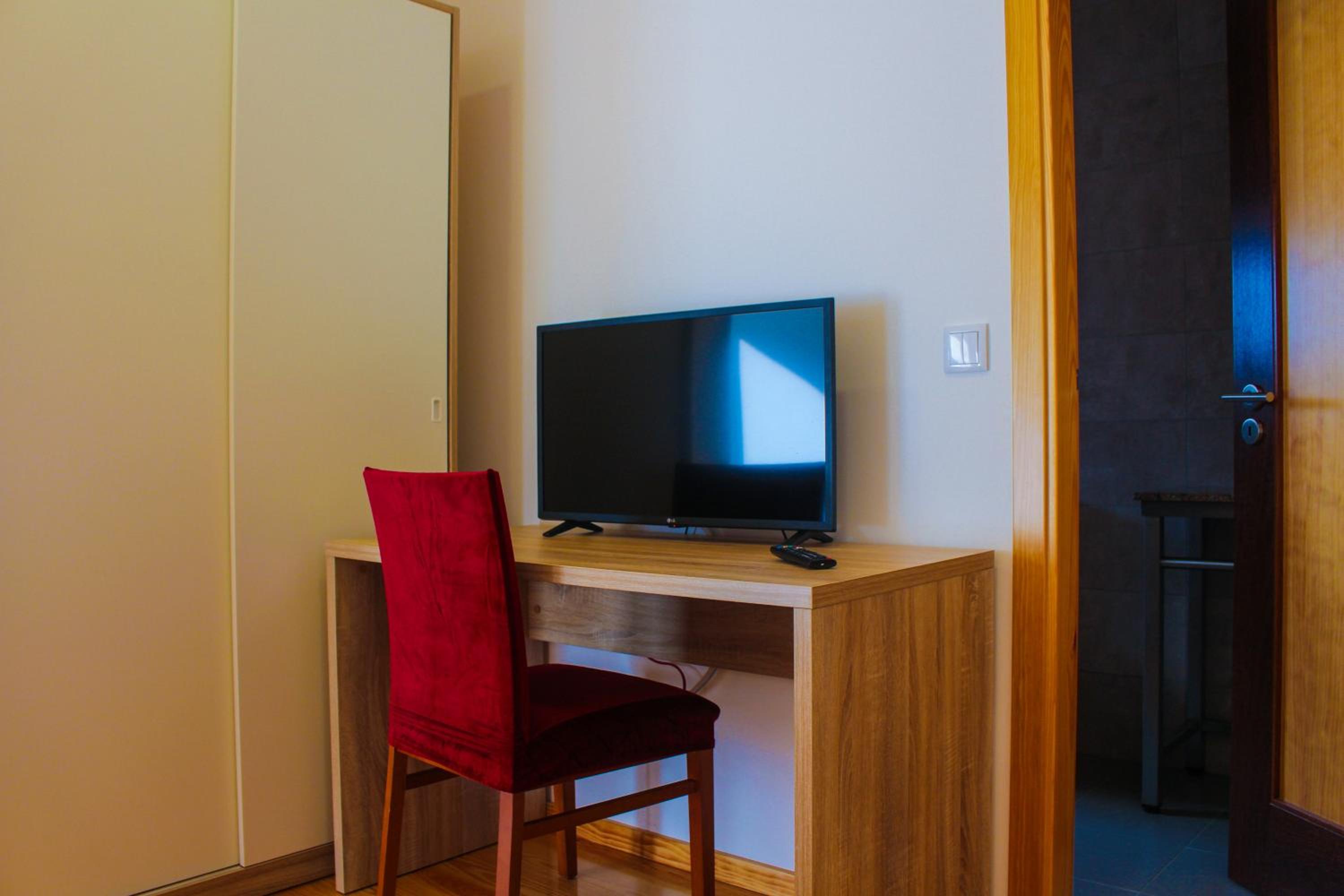 Economy Twin Room - Photo 10
