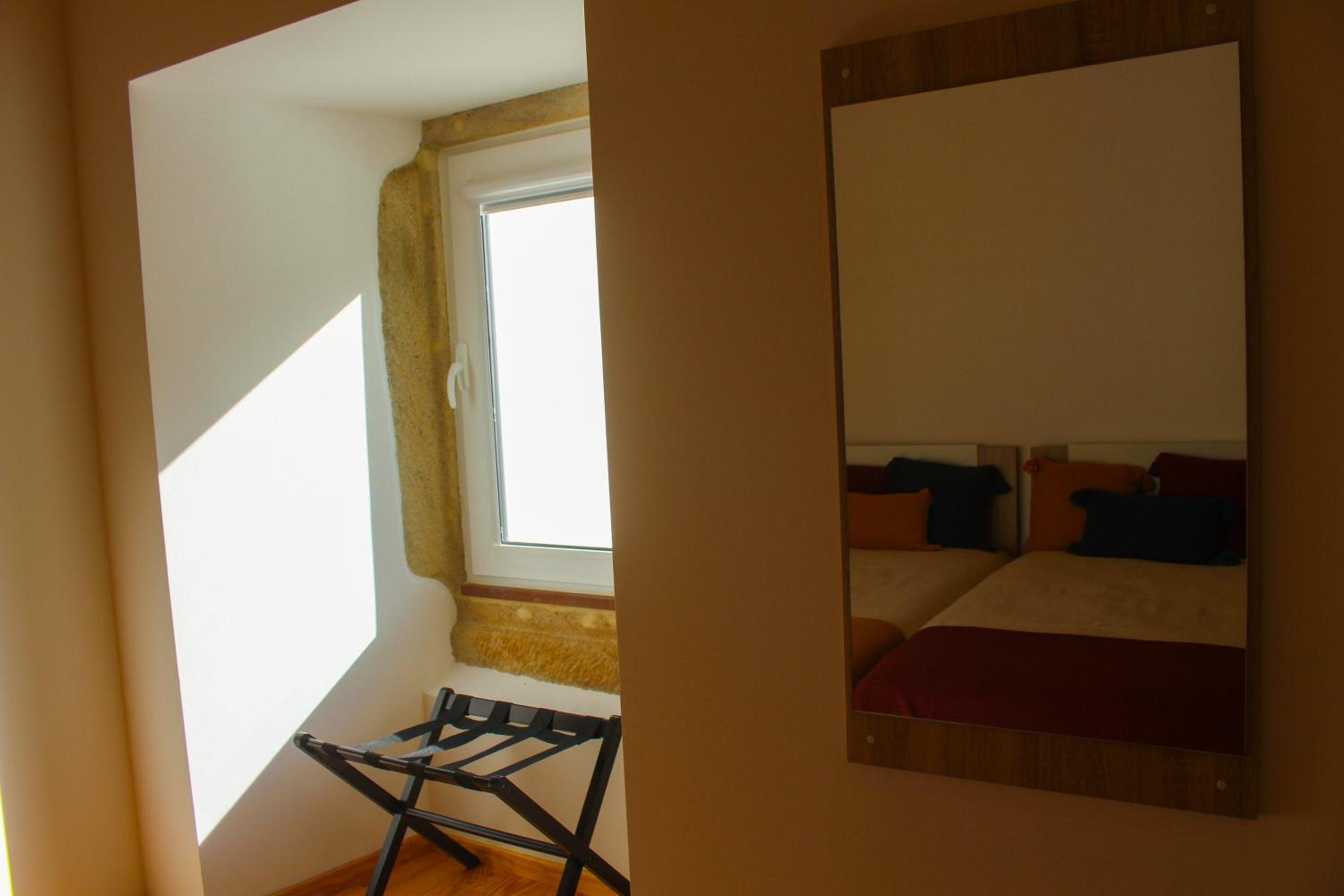 Economy Twin Room - Photo 16