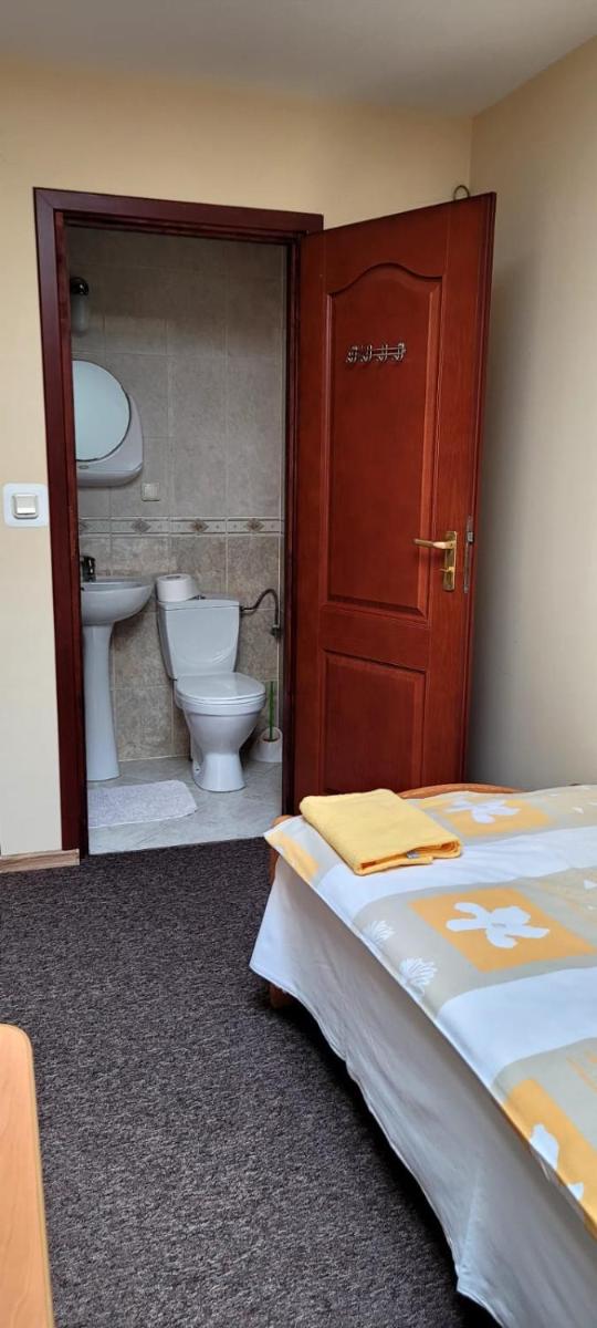 Single Room with Bathroom photo 2