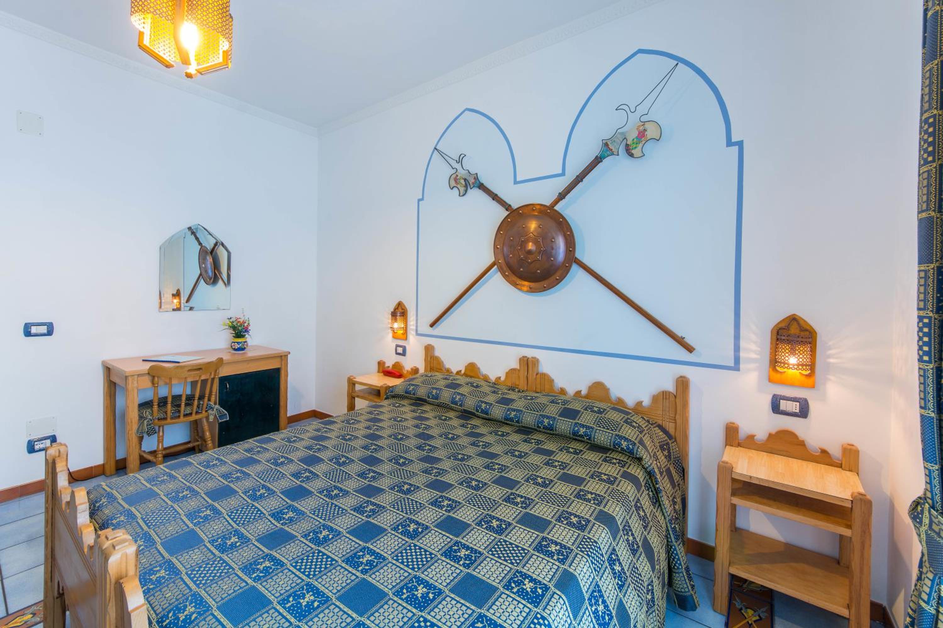 Wirtschaftsdoppelzimmer mit Fenster