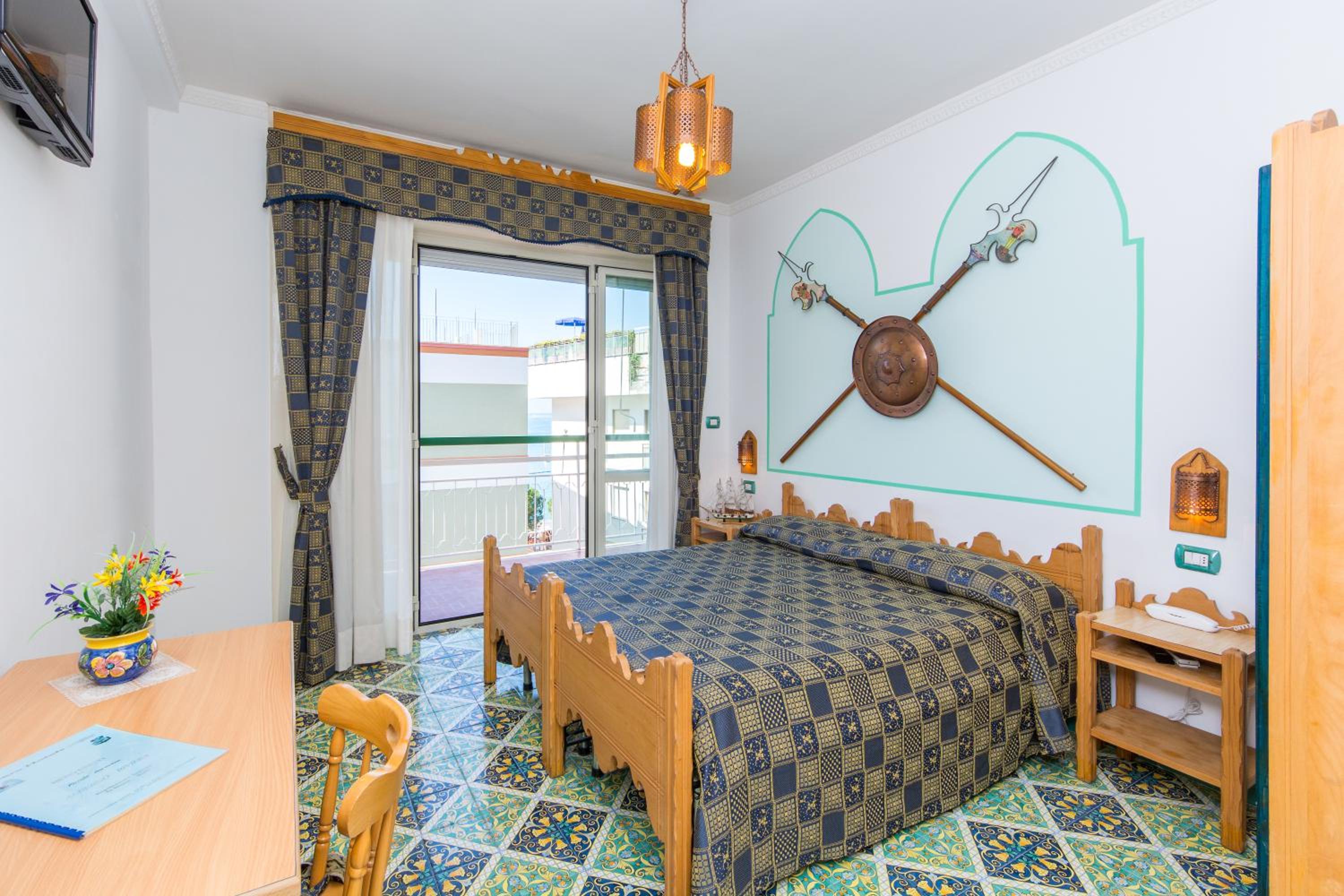 Double Room with Balcony - Photo 9