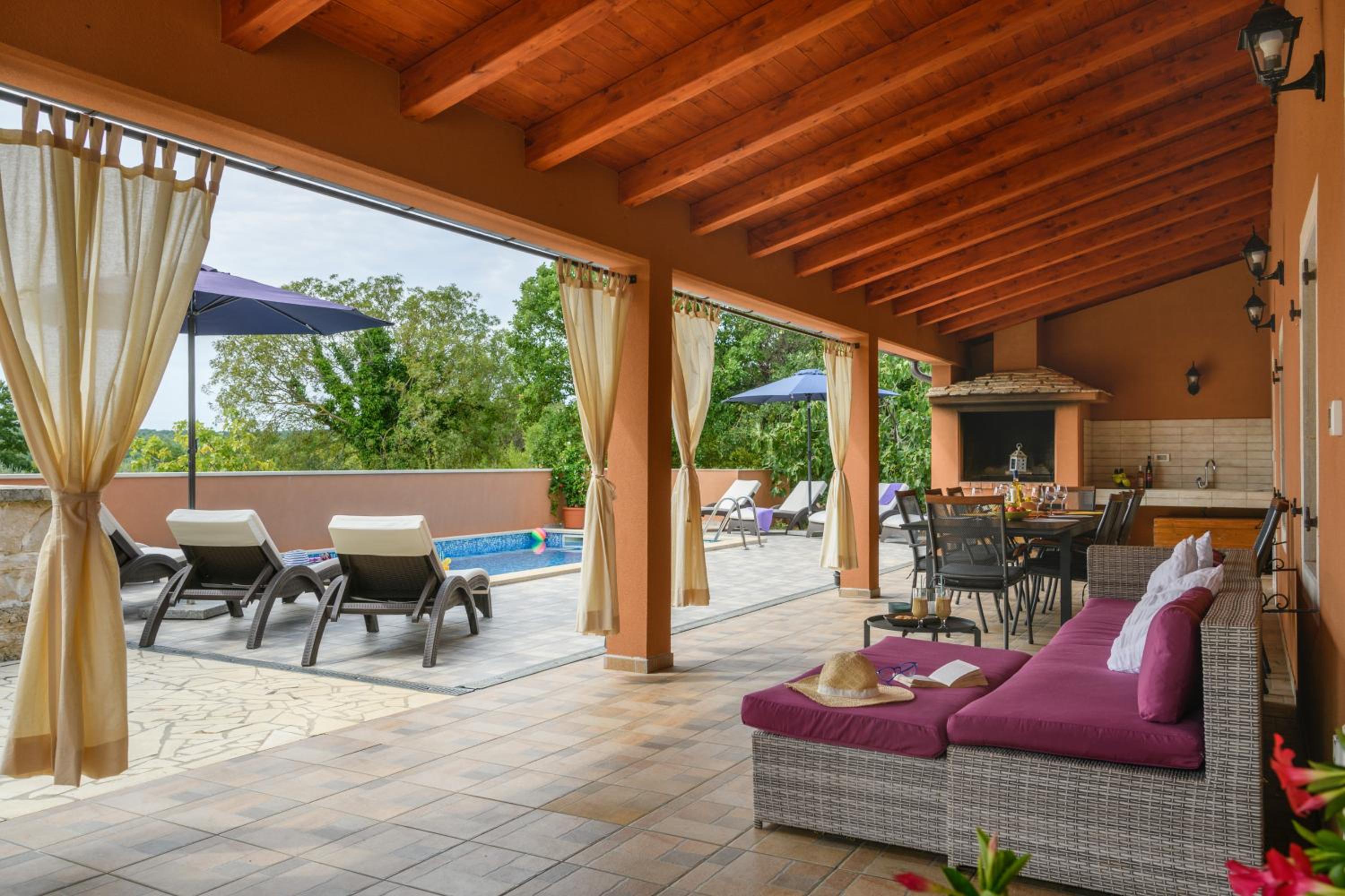 Four-Bedroom Vacation Home photo 2