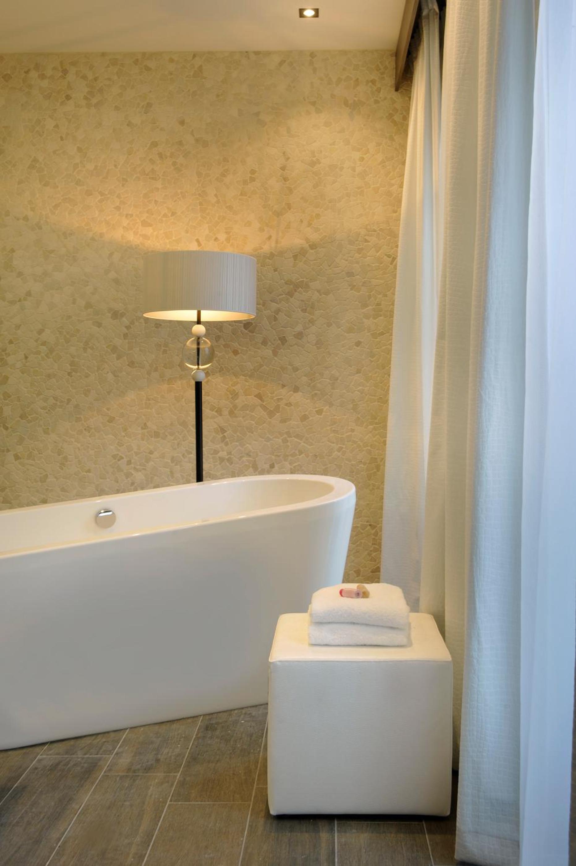 Deluxe Suite photo 3