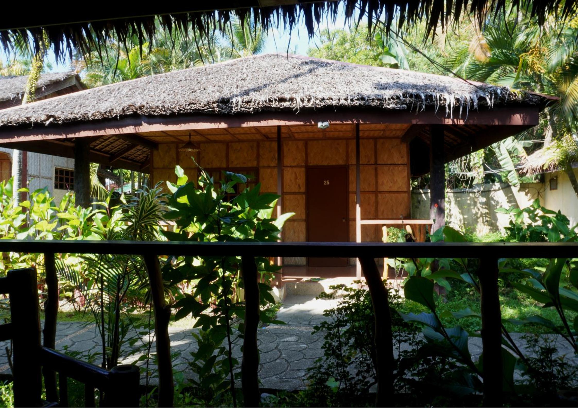 Superior Bungalow - Photo 2