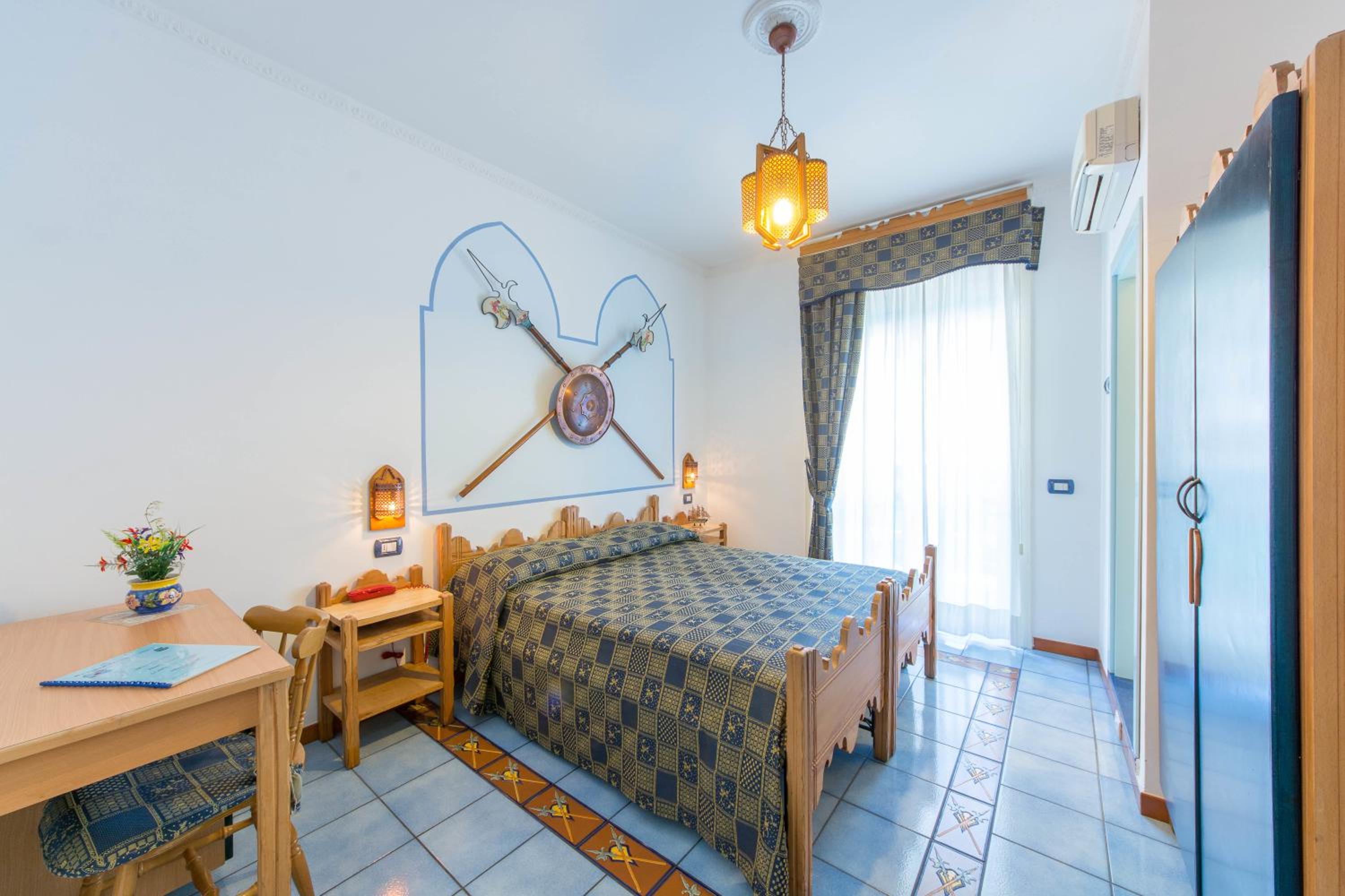 Double Room with Balcony - Photo 6