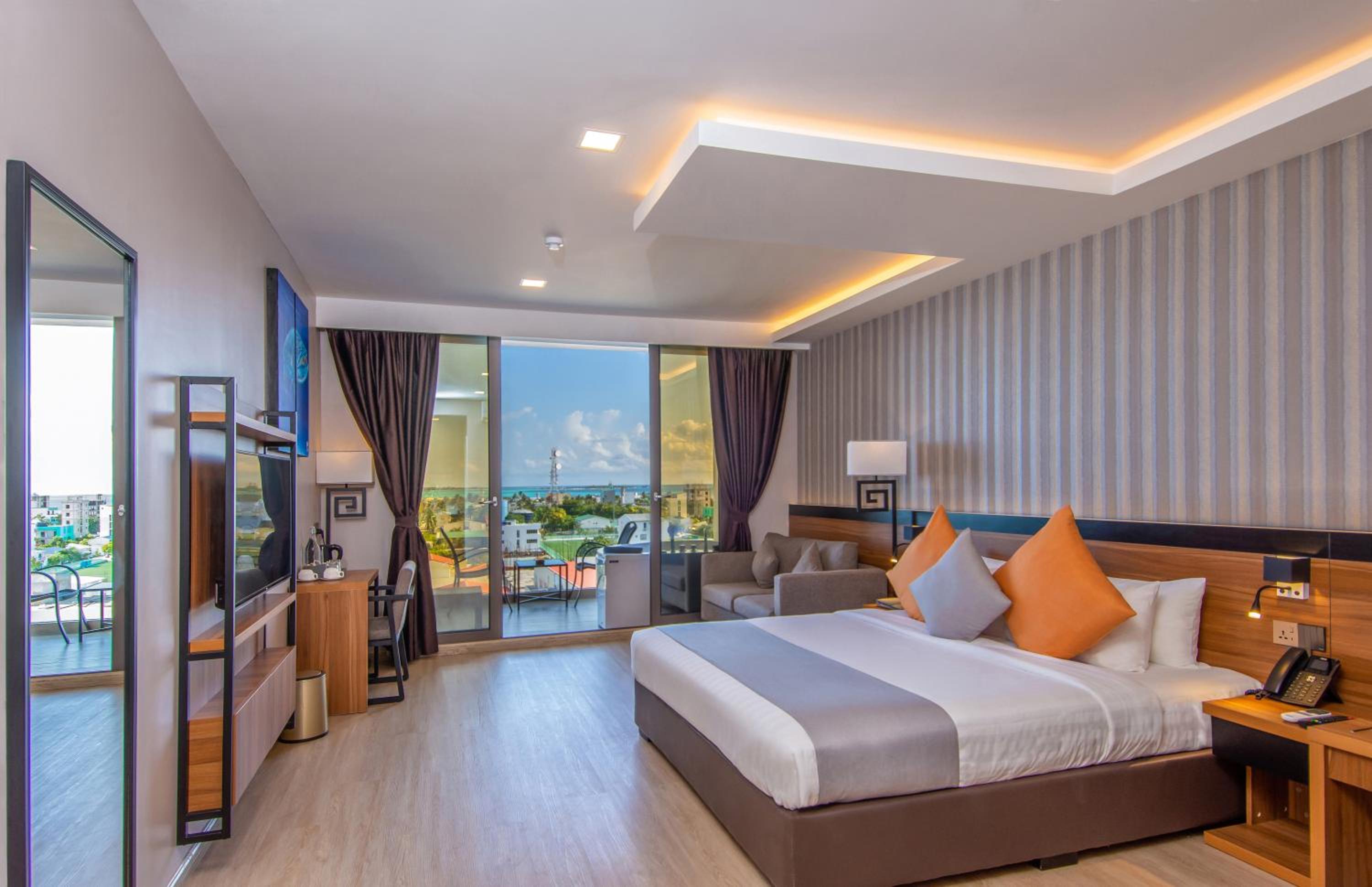 King Suite with Jacuzzi  photo 2