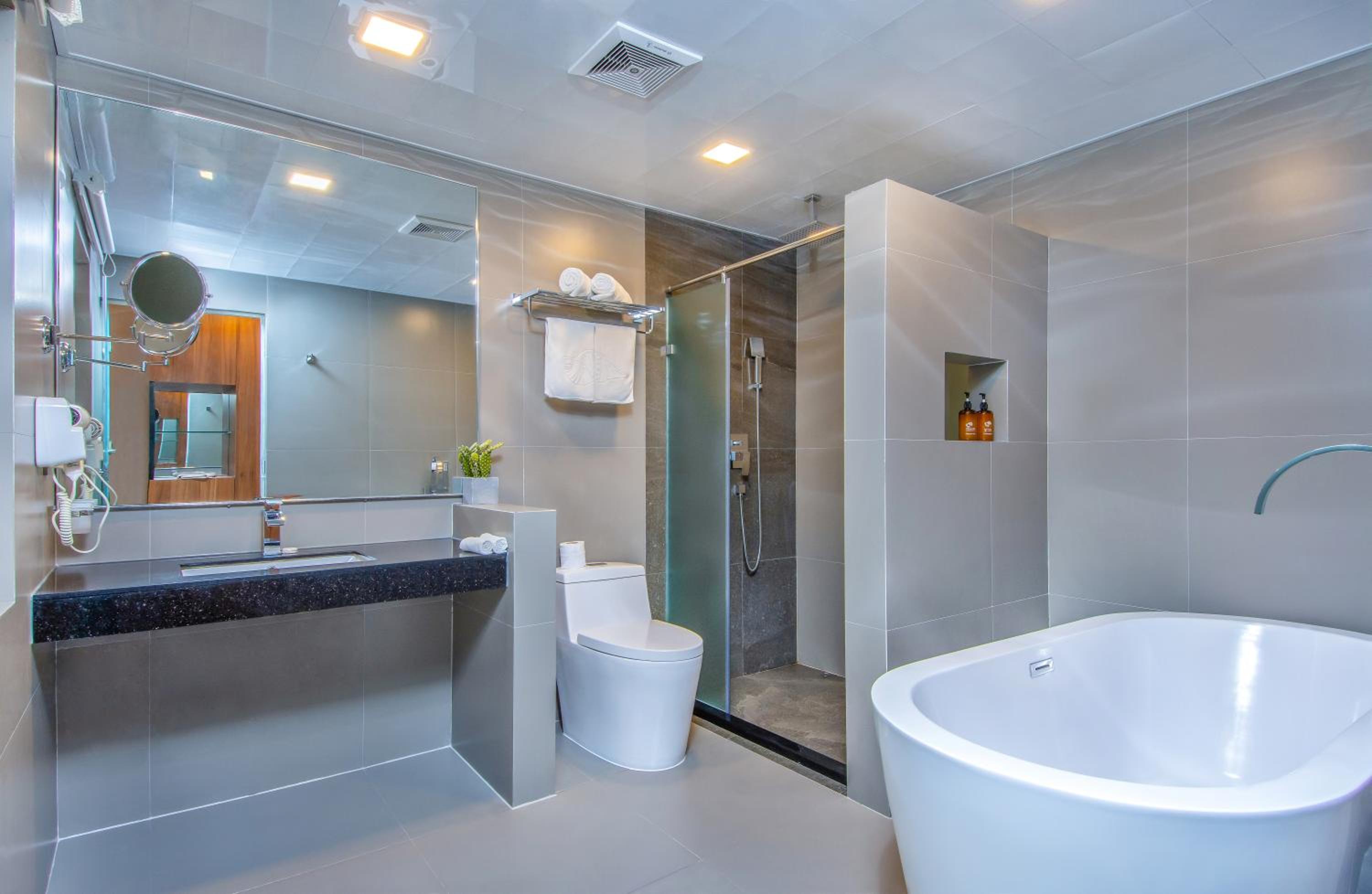 King Suite with Jacuzzi  photo 3