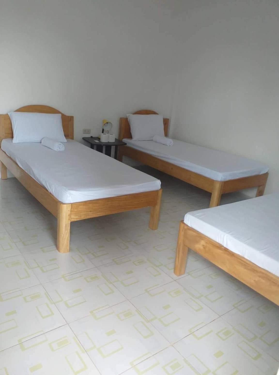 Triple Room with Bathroom - Photo 1