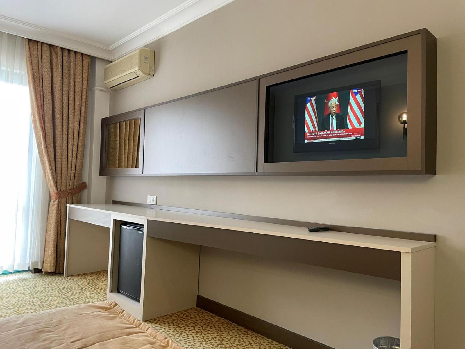 Twin Room with City View photo 2
