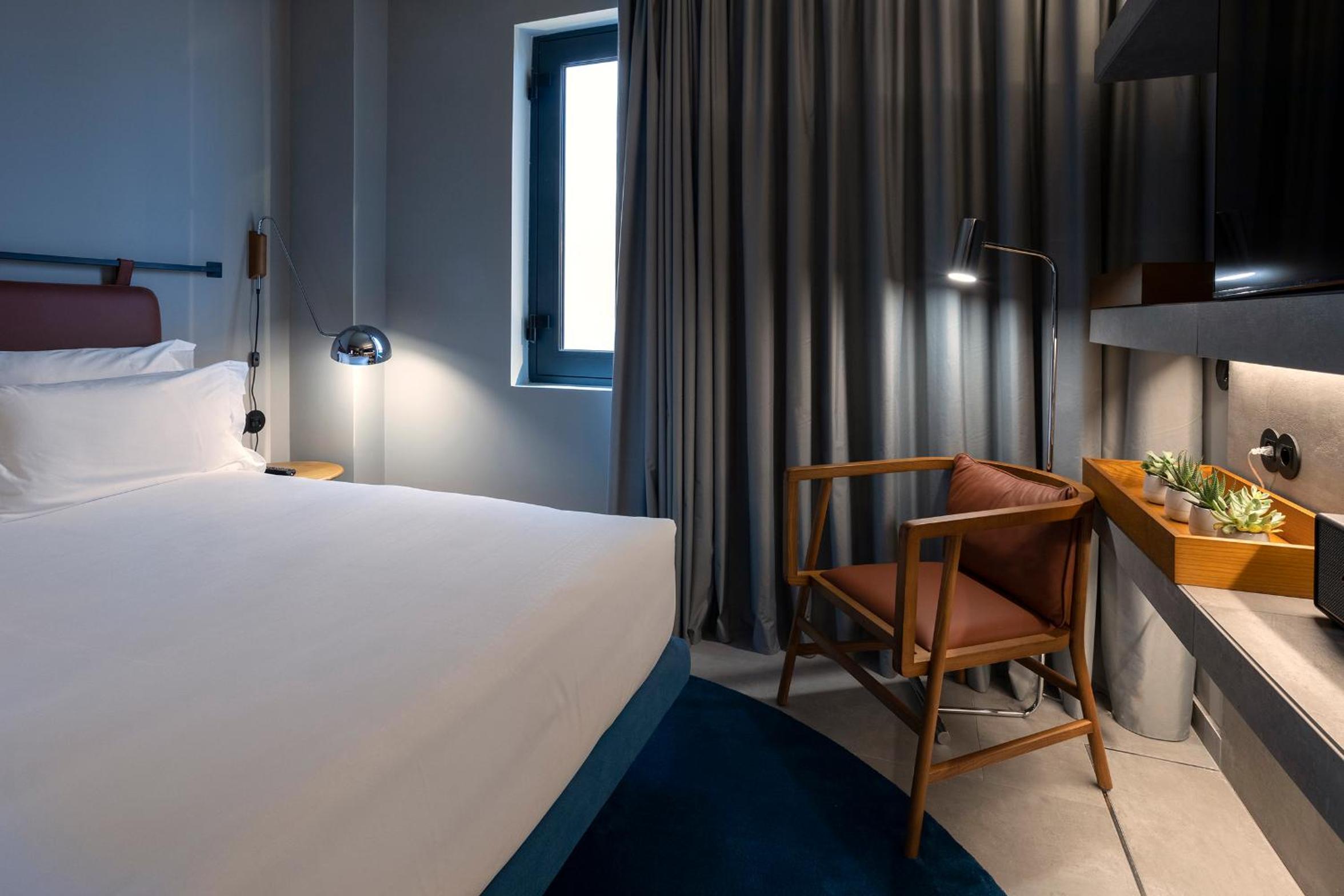 Standard Double or Twin Room - Photo 10
