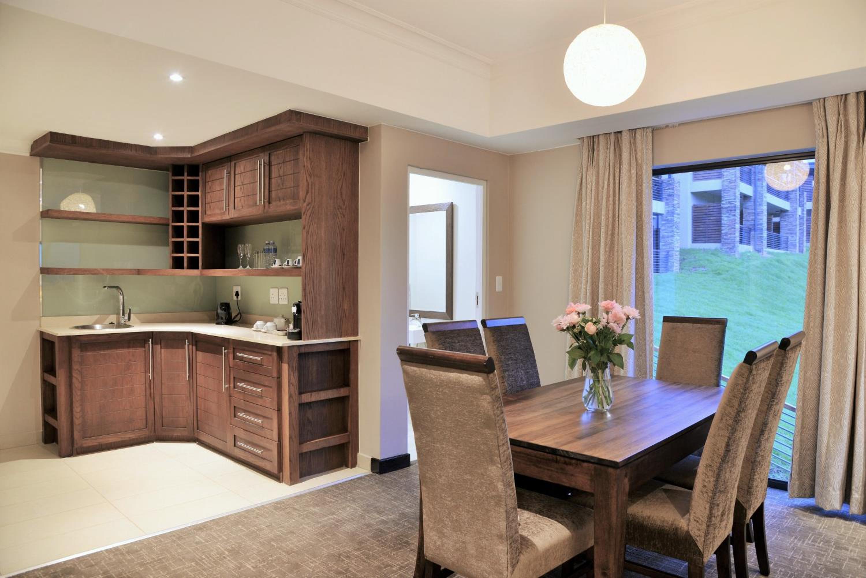 Suite with King Bed - Photo 11