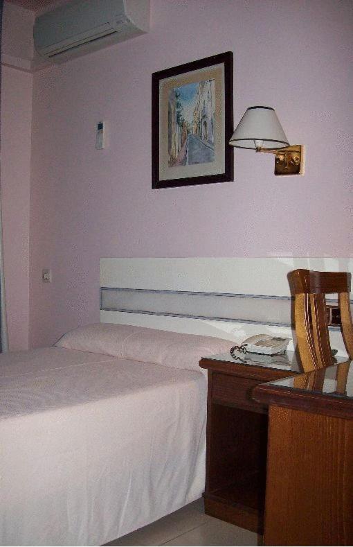Single Room photo 2