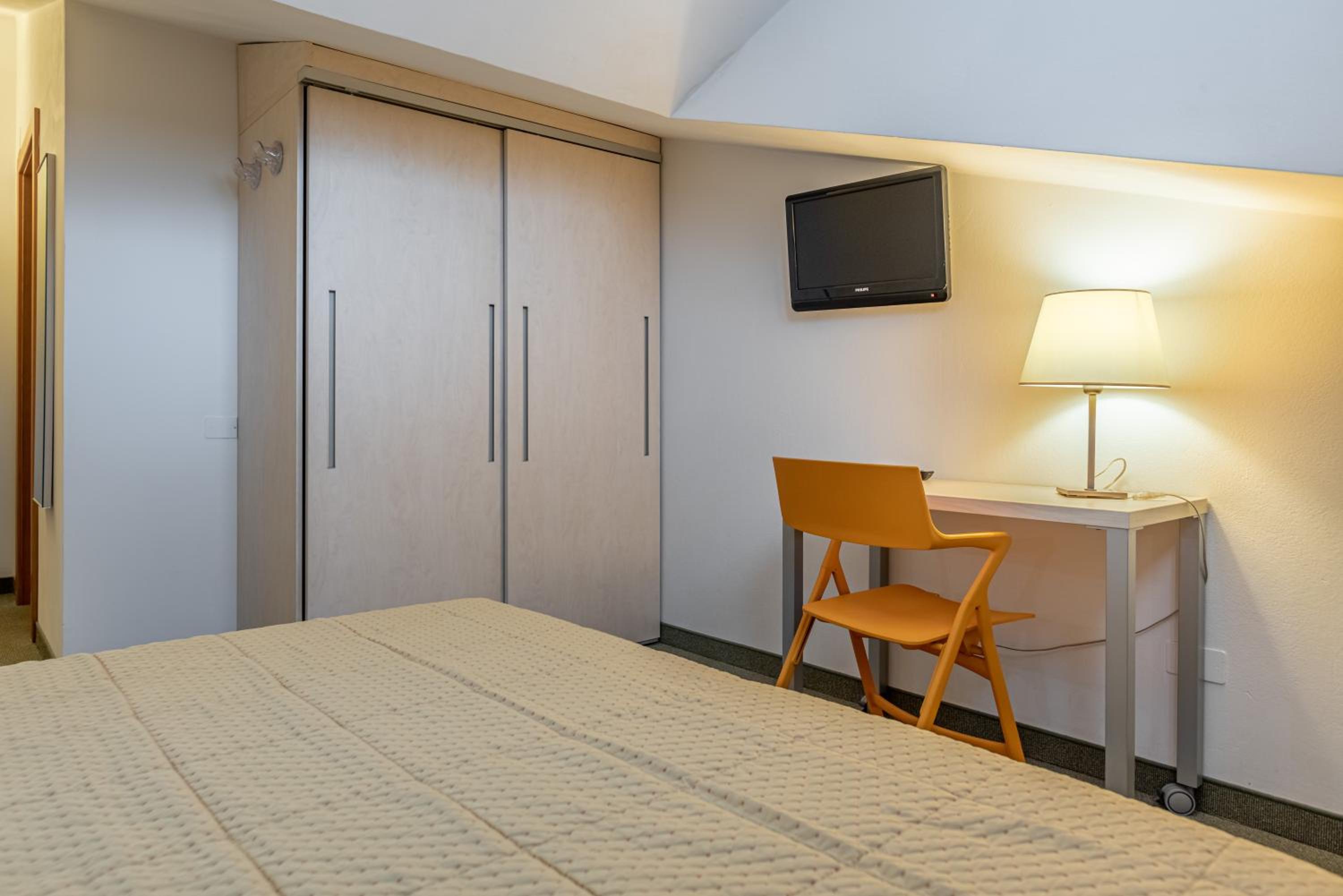 Double or Twin Room  - Attic - Photo 4